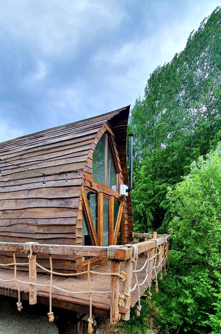 Căsuțele de sub Șipote