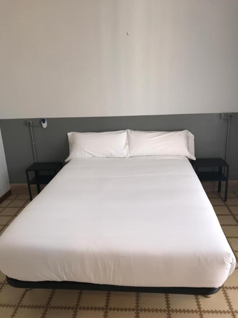 Budget Double Room with Shared Bathroom 