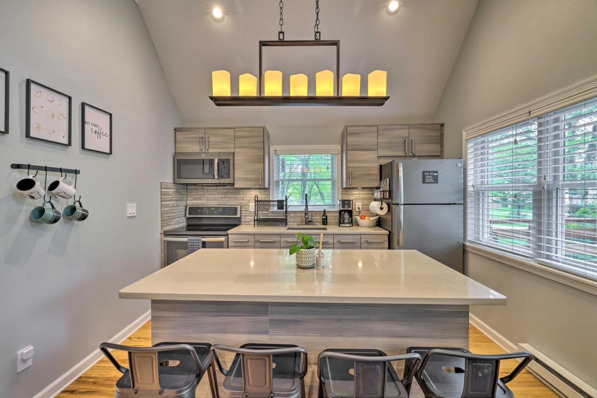 Near Lakes and Resorts Pet-Friendly Long Pond Abode