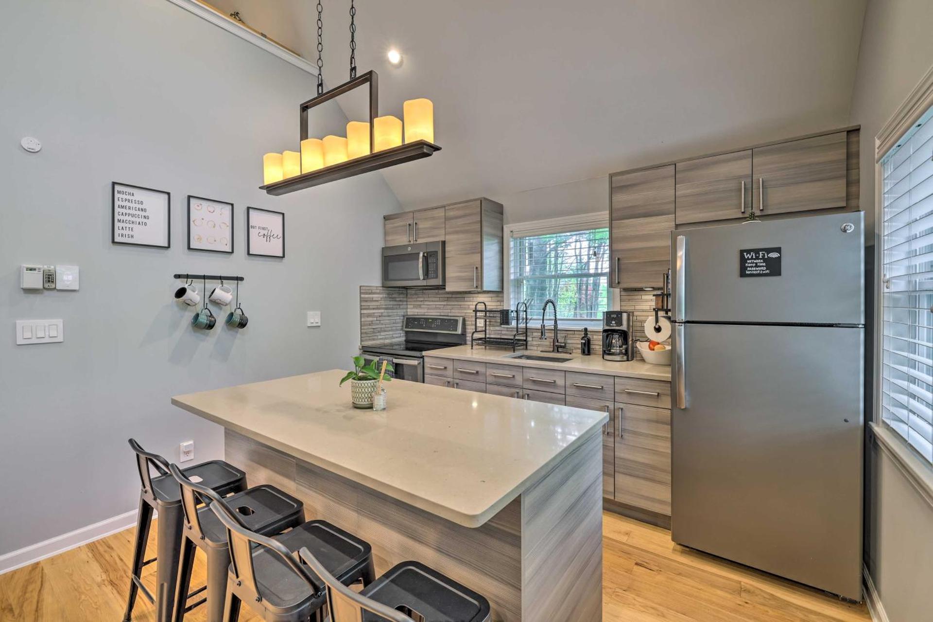 Near Lakes and Resorts Pet-Friendly Long Pond Abode