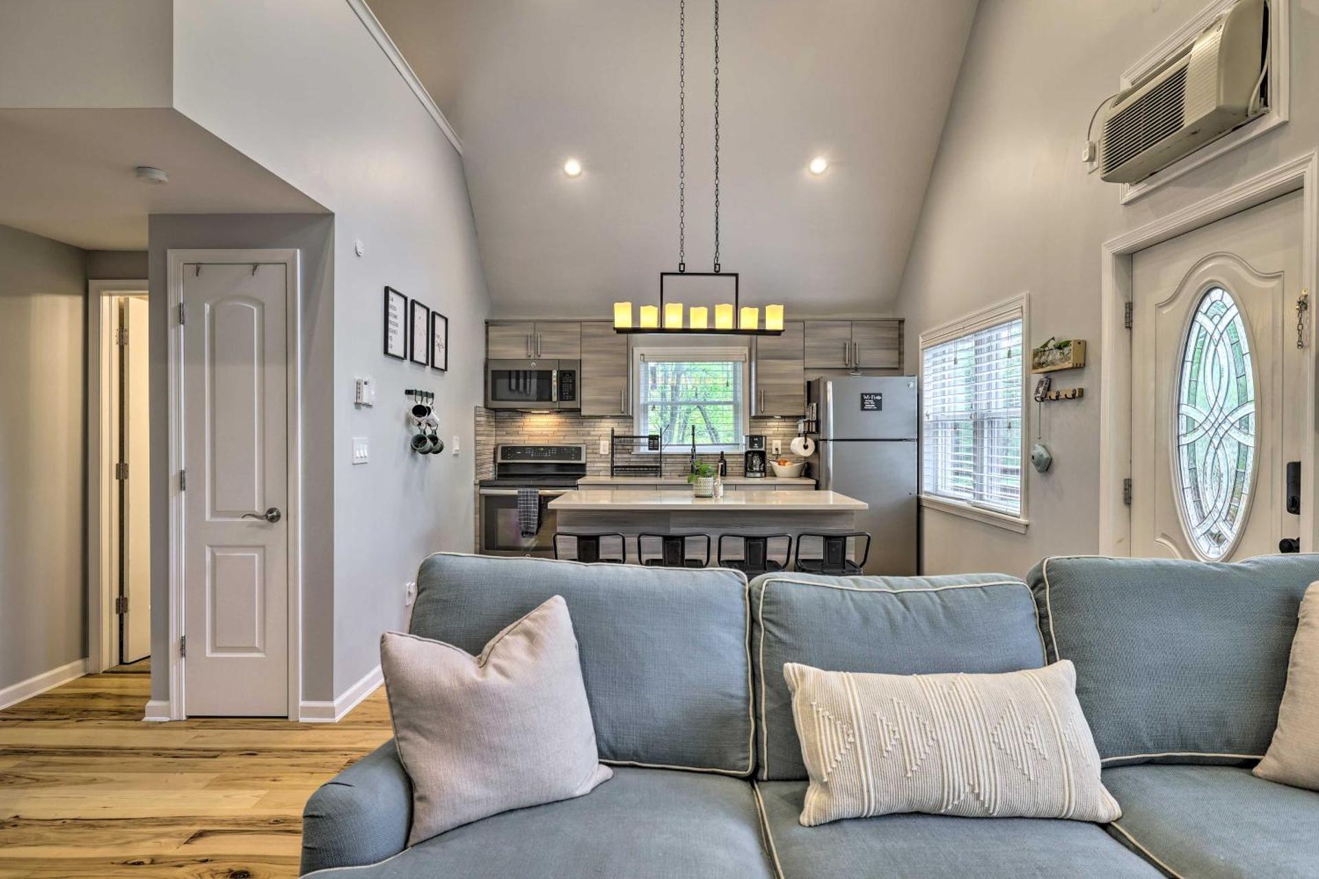 Near Lakes and Resorts Pet-Friendly Long Pond Abode