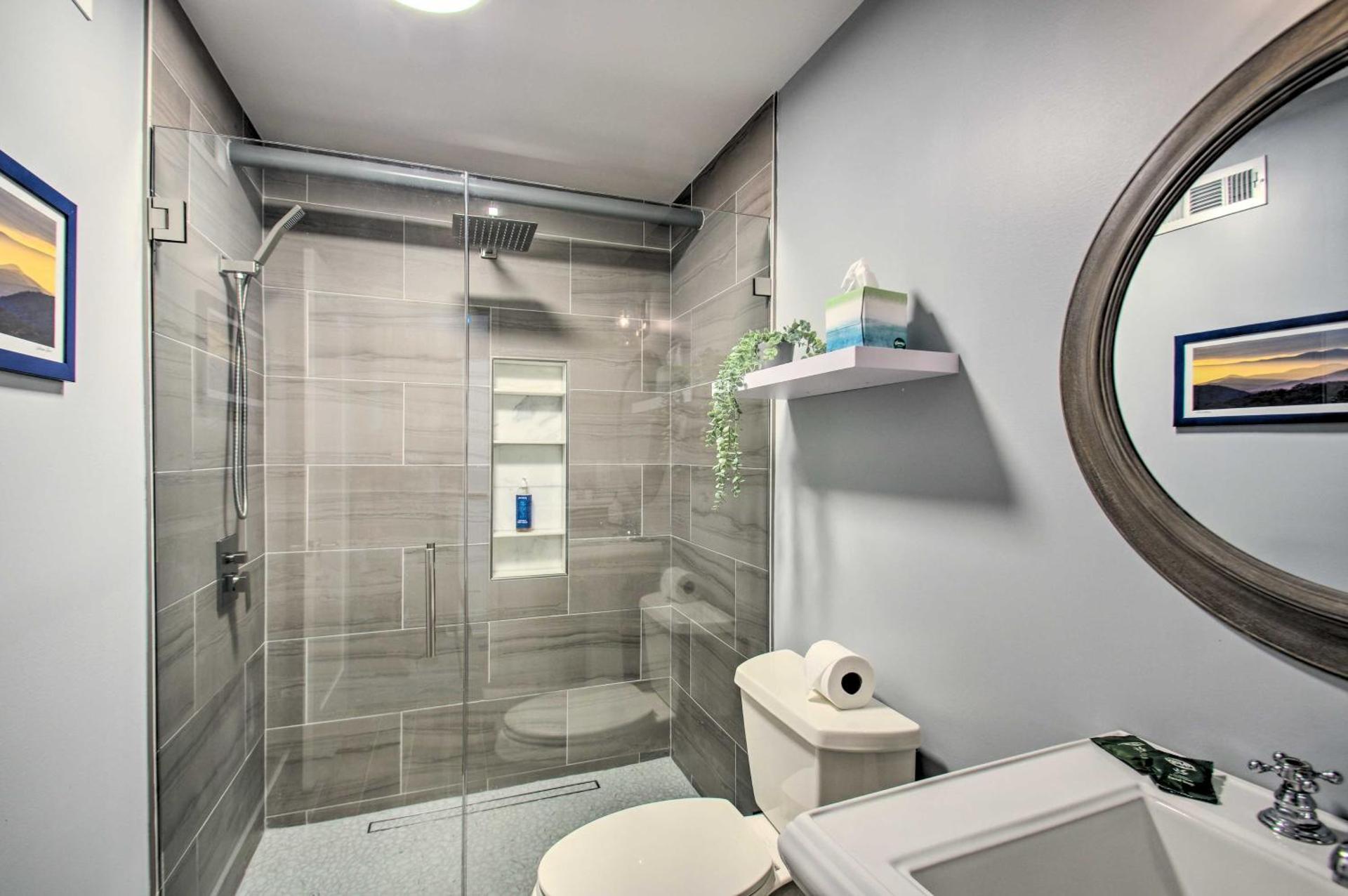 Renovated Studio on 5 Acres - Near Vineyards!