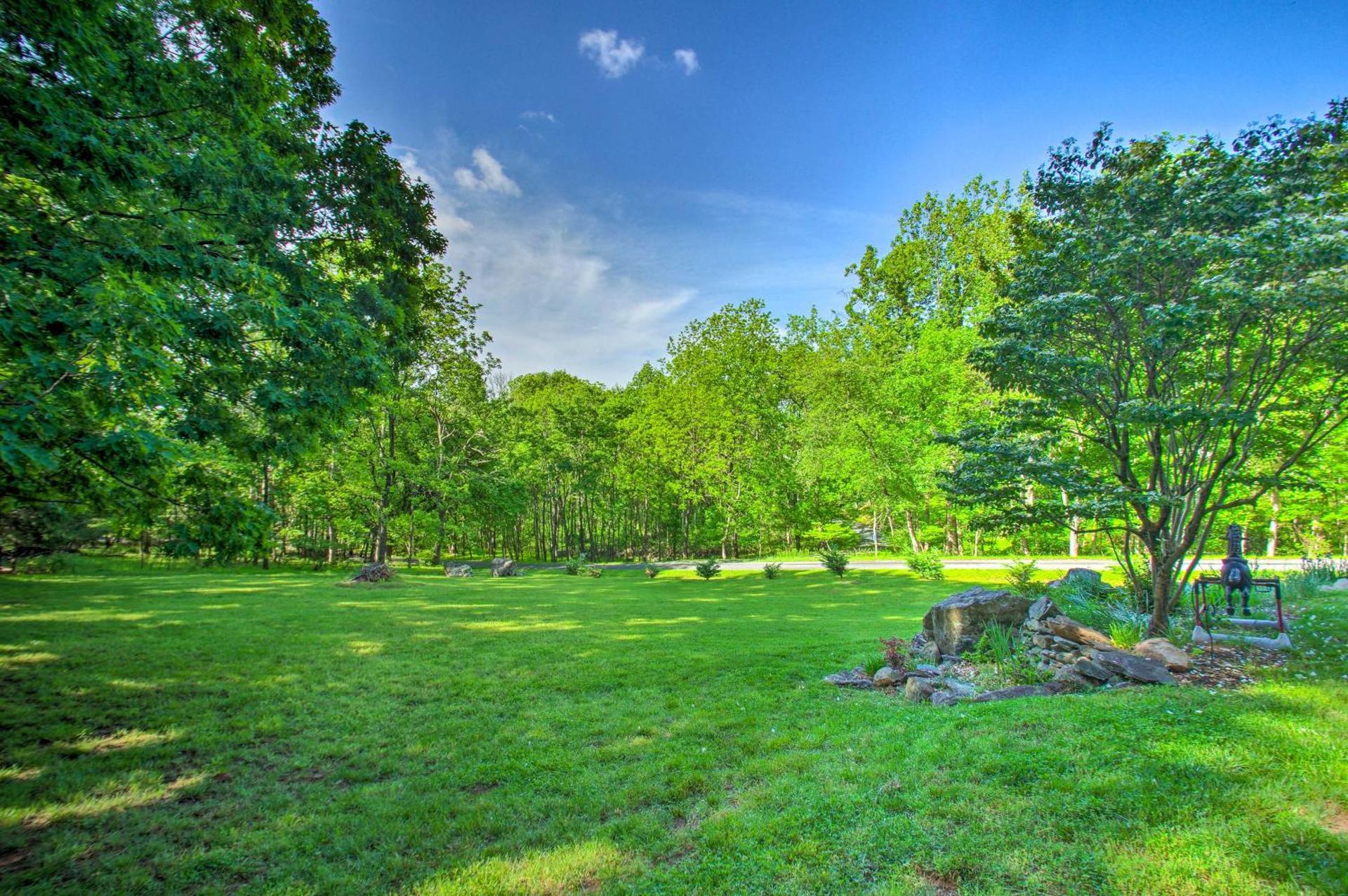 Renovated Studio on 5 Acres - Near Vineyards!