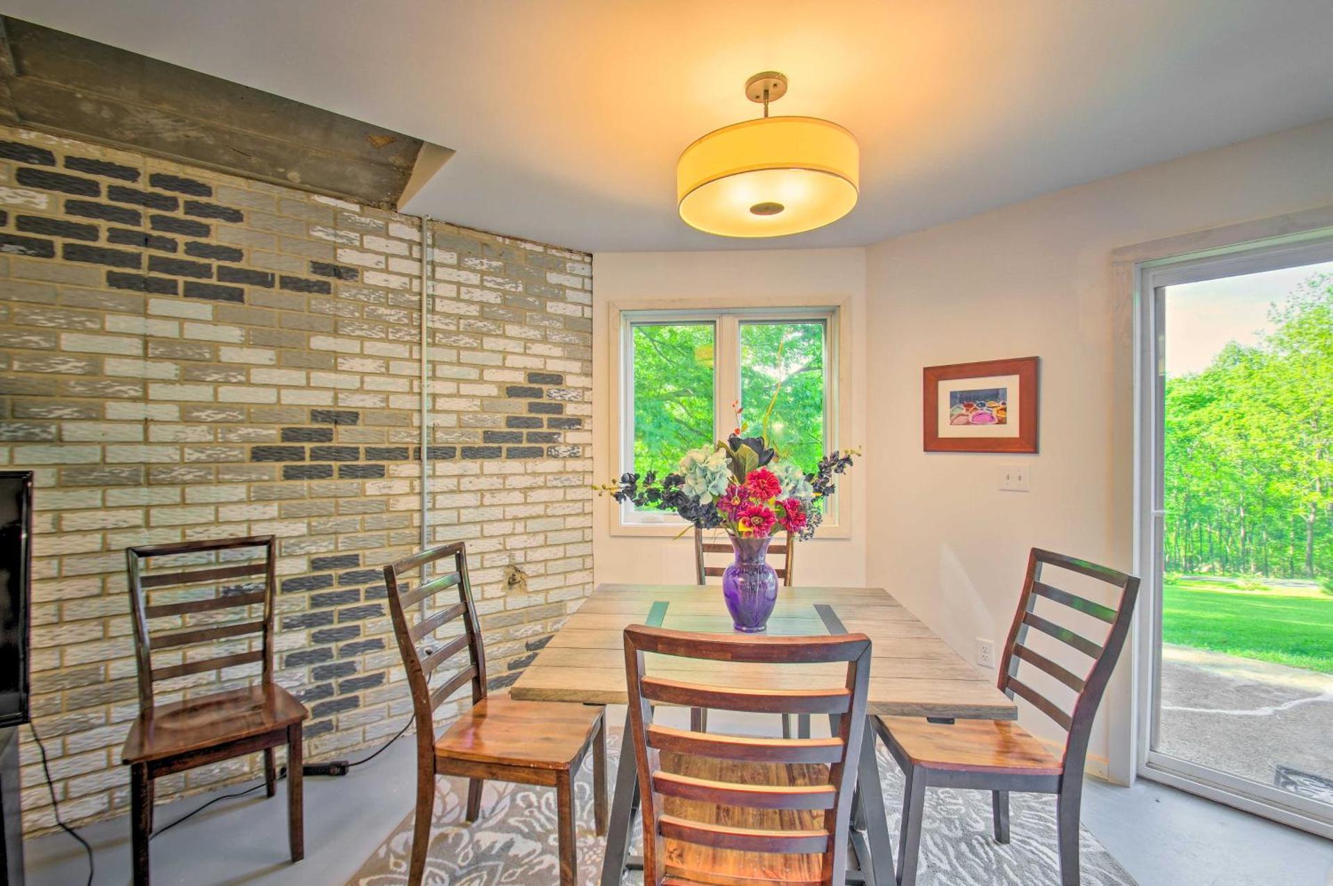 Renovated Studio on 5 Acres - Near Vineyards!