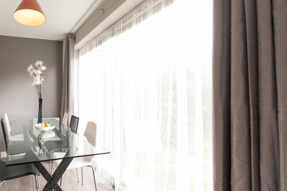 Comfortable Contractor House Gatwick: sleeps 6+