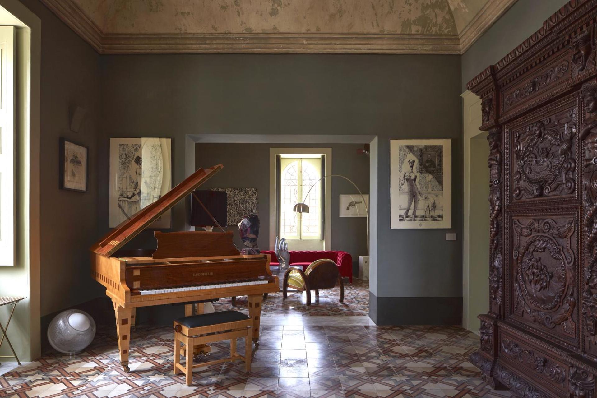 Communal lounge/ TV room