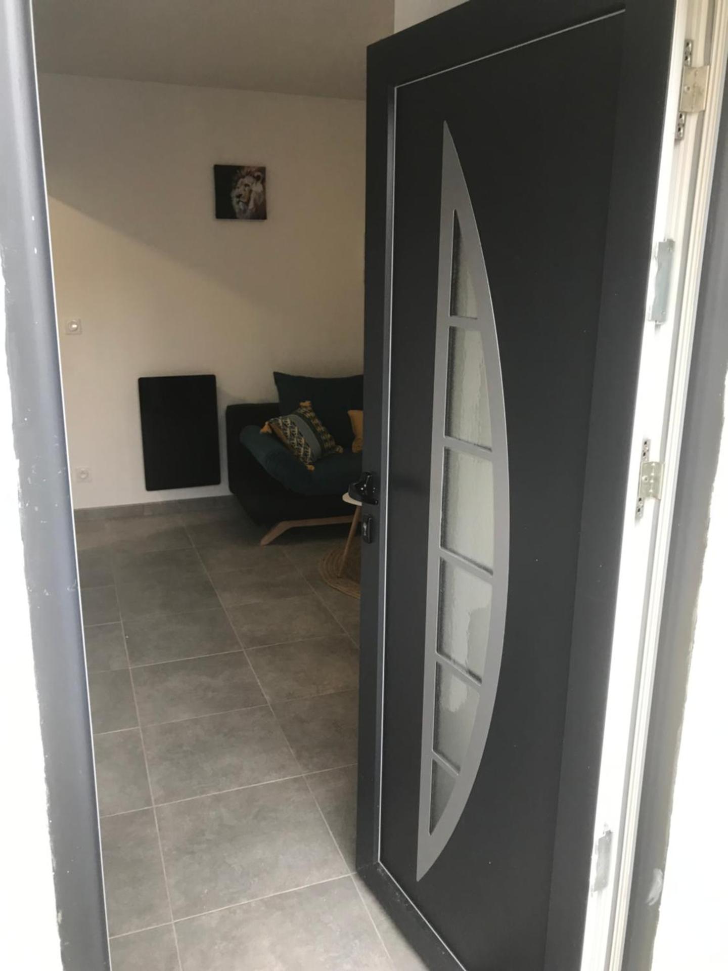 Superbe studio entièrement refait a neuf