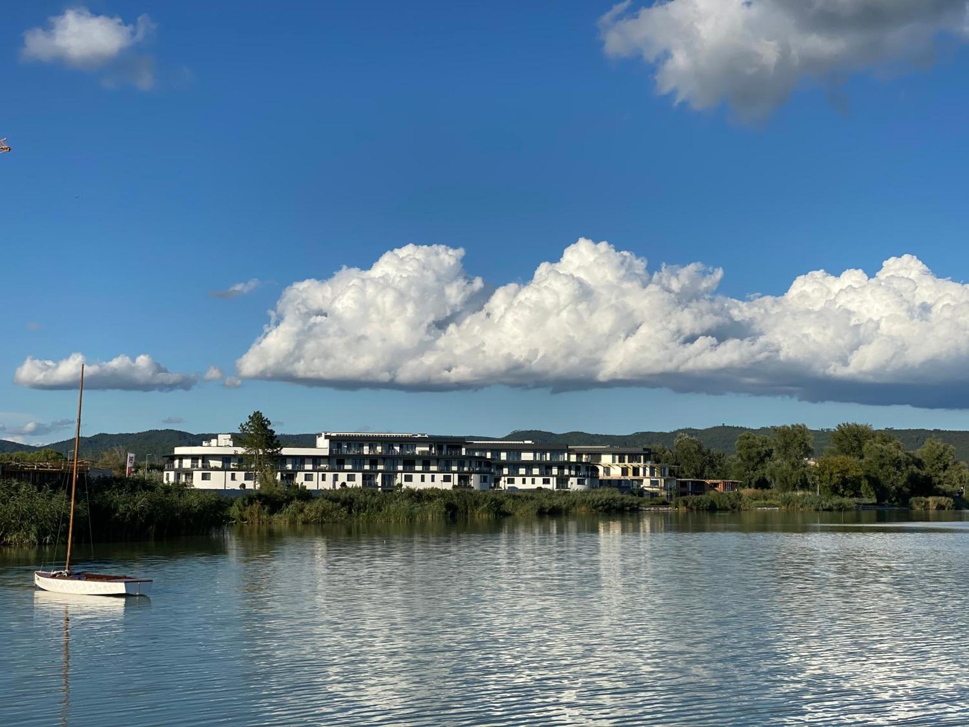 ROYAL AQUAMARINE - lakeside luxury flat at Balaton