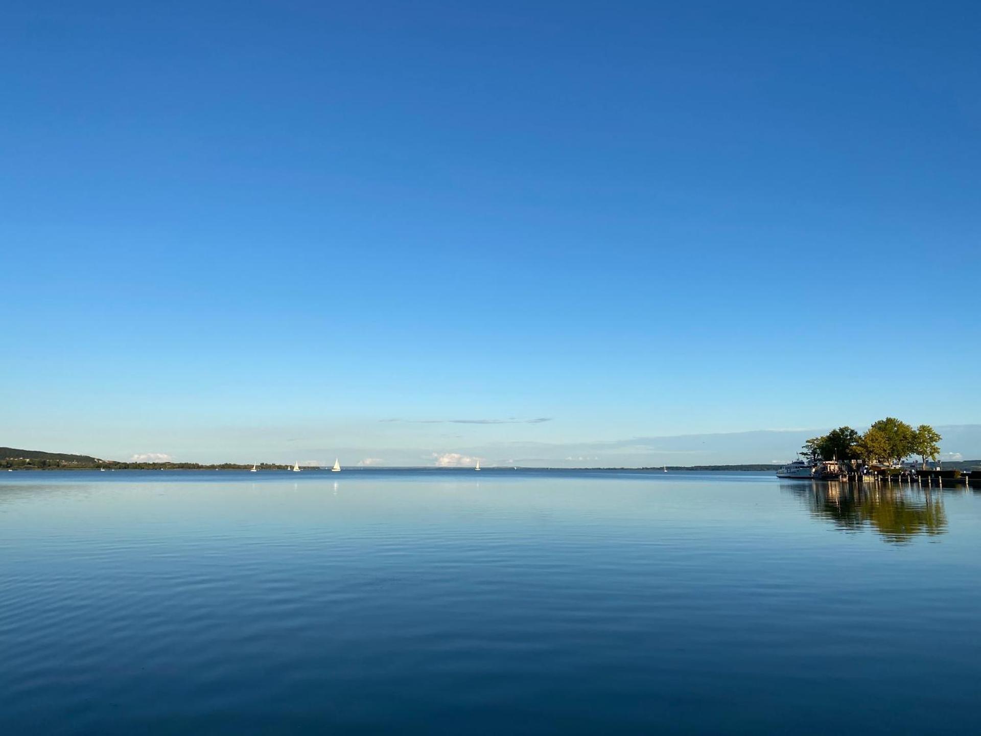 ROYAL AQUAMARINE - lakeside luxury flat at Balaton