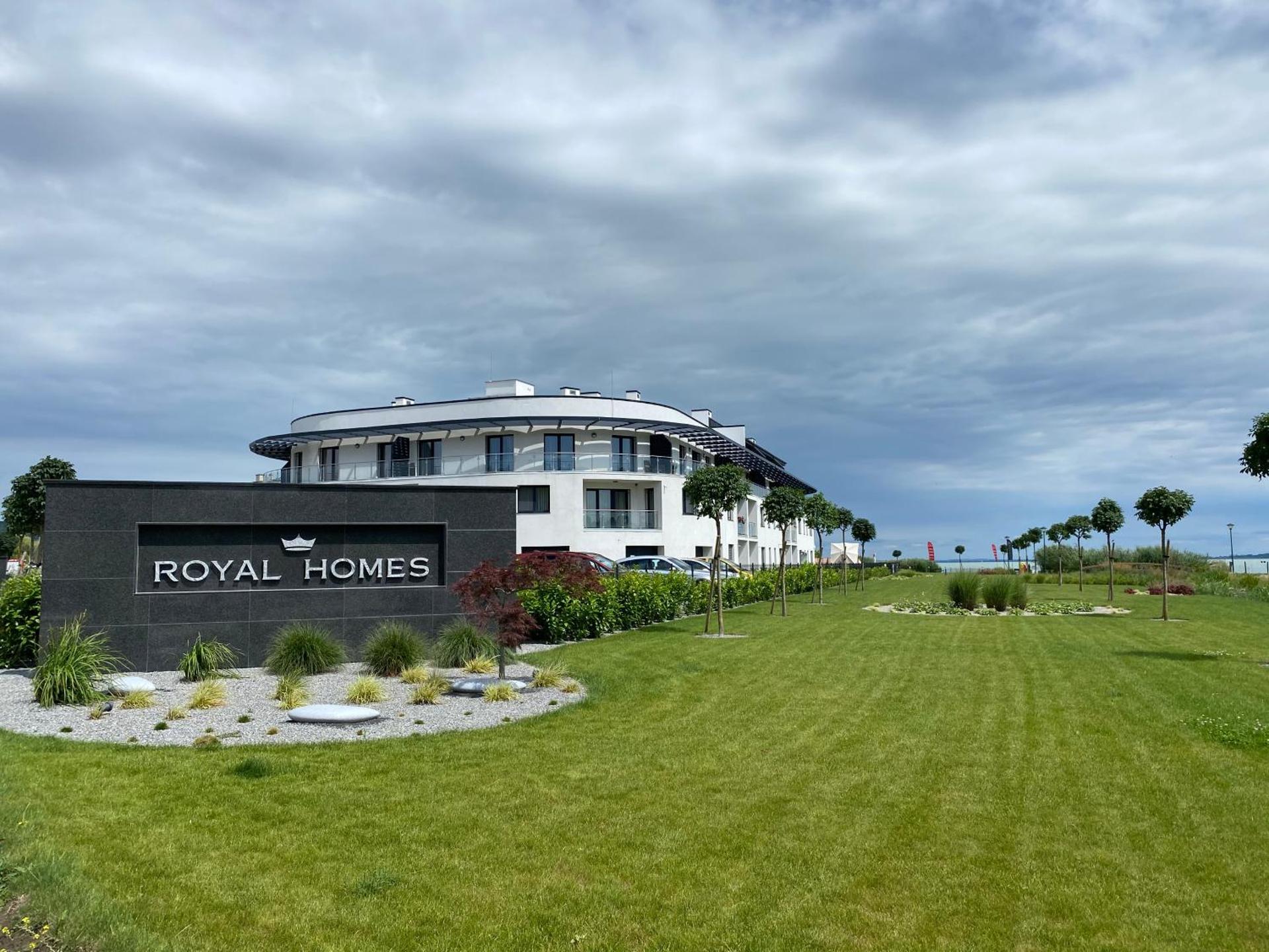 ROYAL AQUAMARINE - lakeside luxury flat at Balaton
