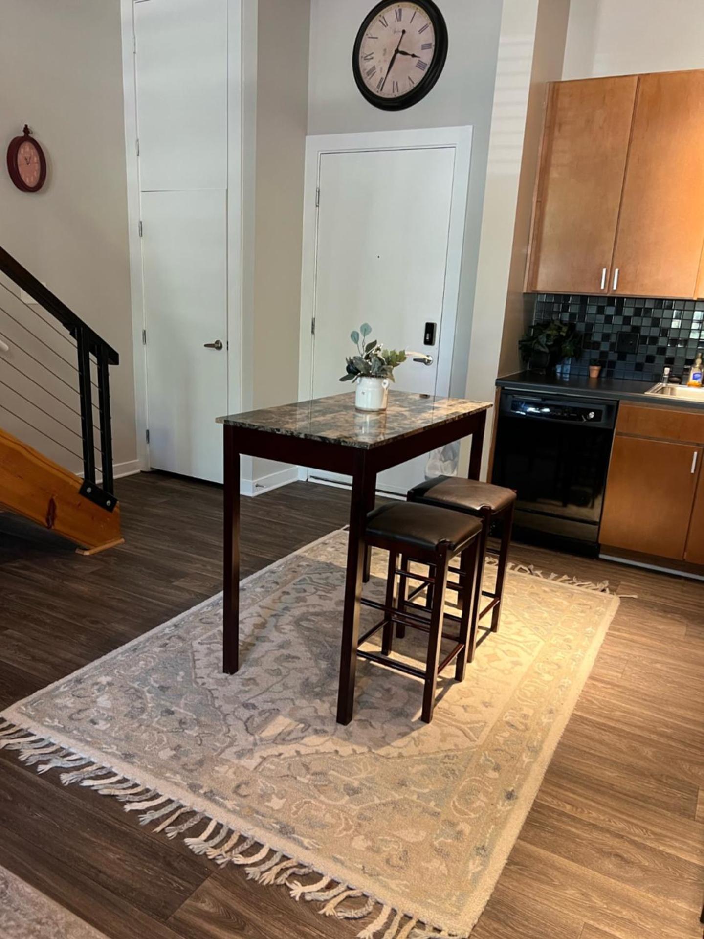 Uptown Townhouse Studio Apartment -WiFi-10 min walk to Spectrum Center