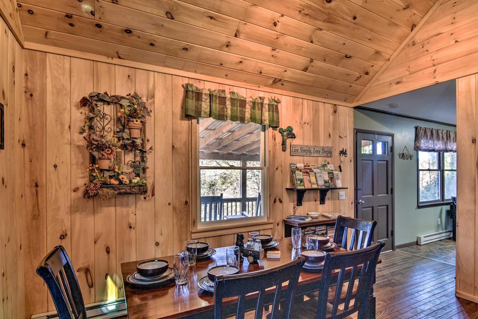 Natures Retreat with Hot Tub 7 Mi to Bryson City