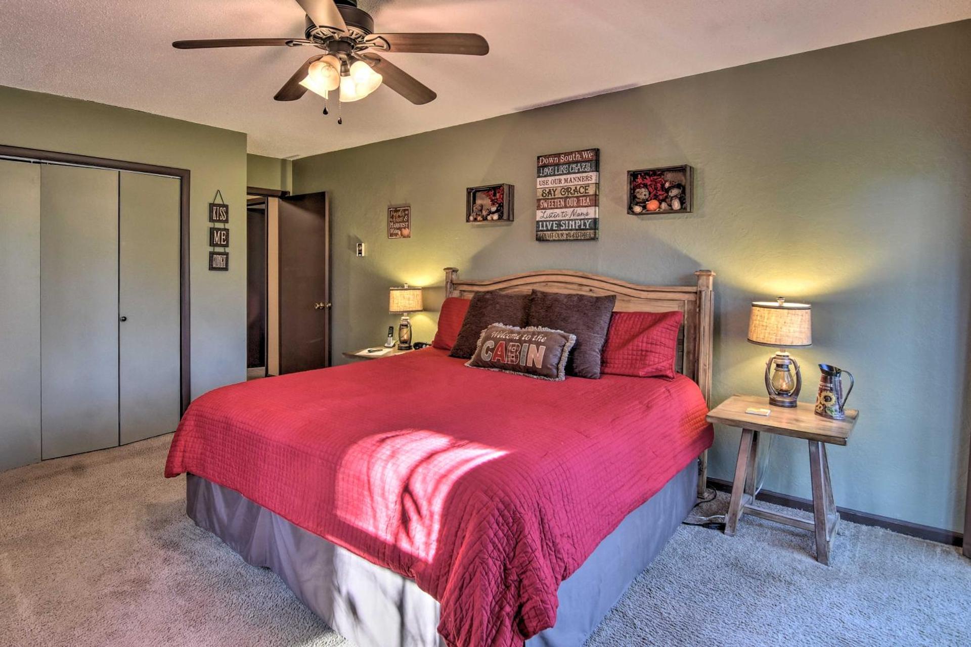 Natures Retreat with Hot Tub 7 Mi to Bryson City