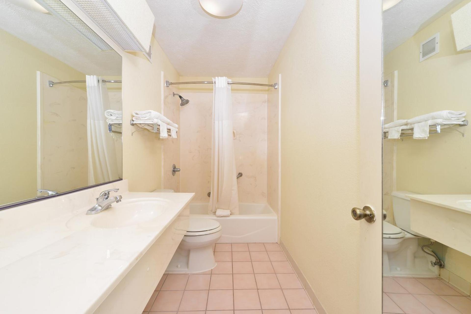 King Room - Non-Smoking