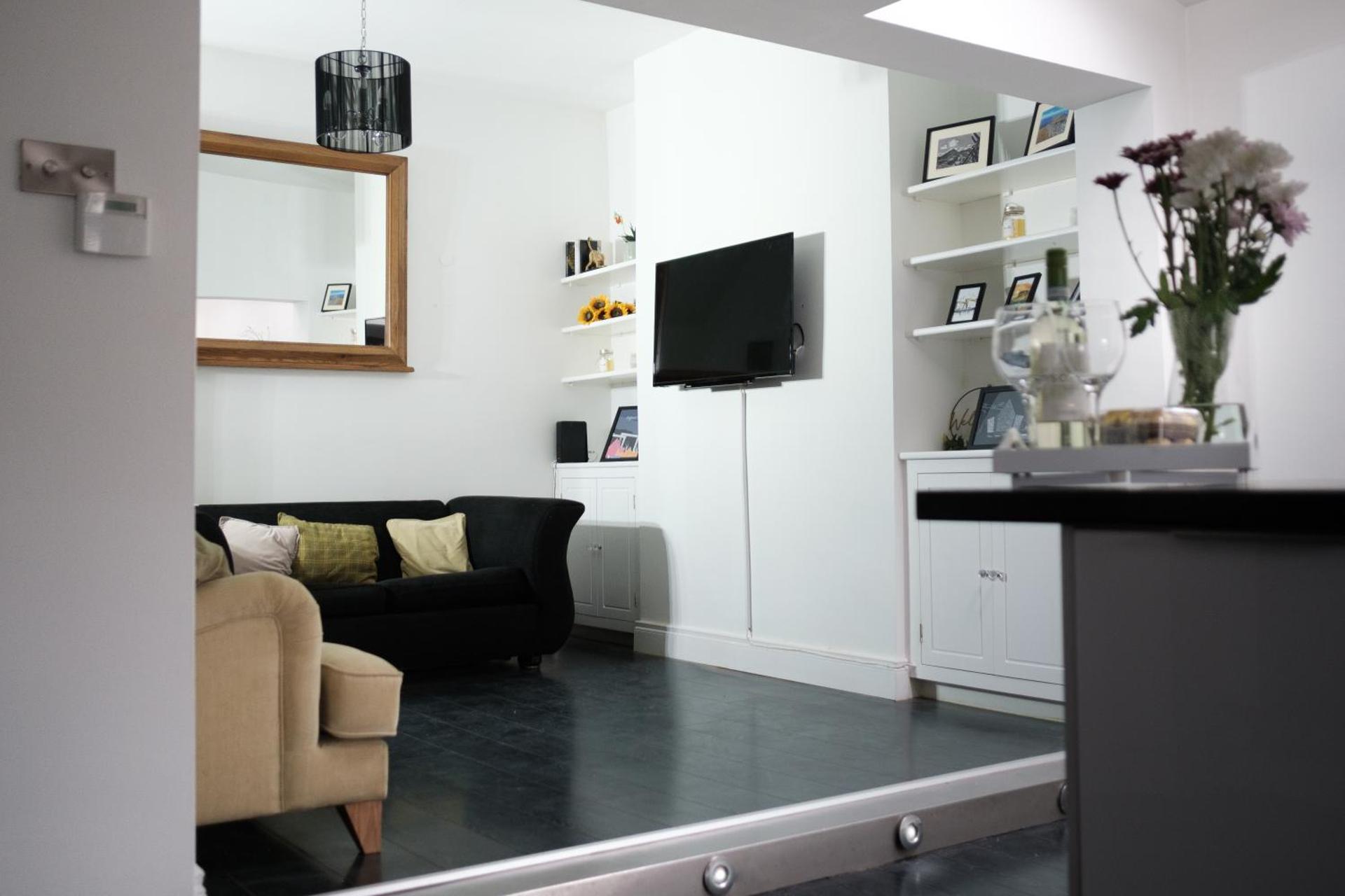 Communal lounge/ TV room