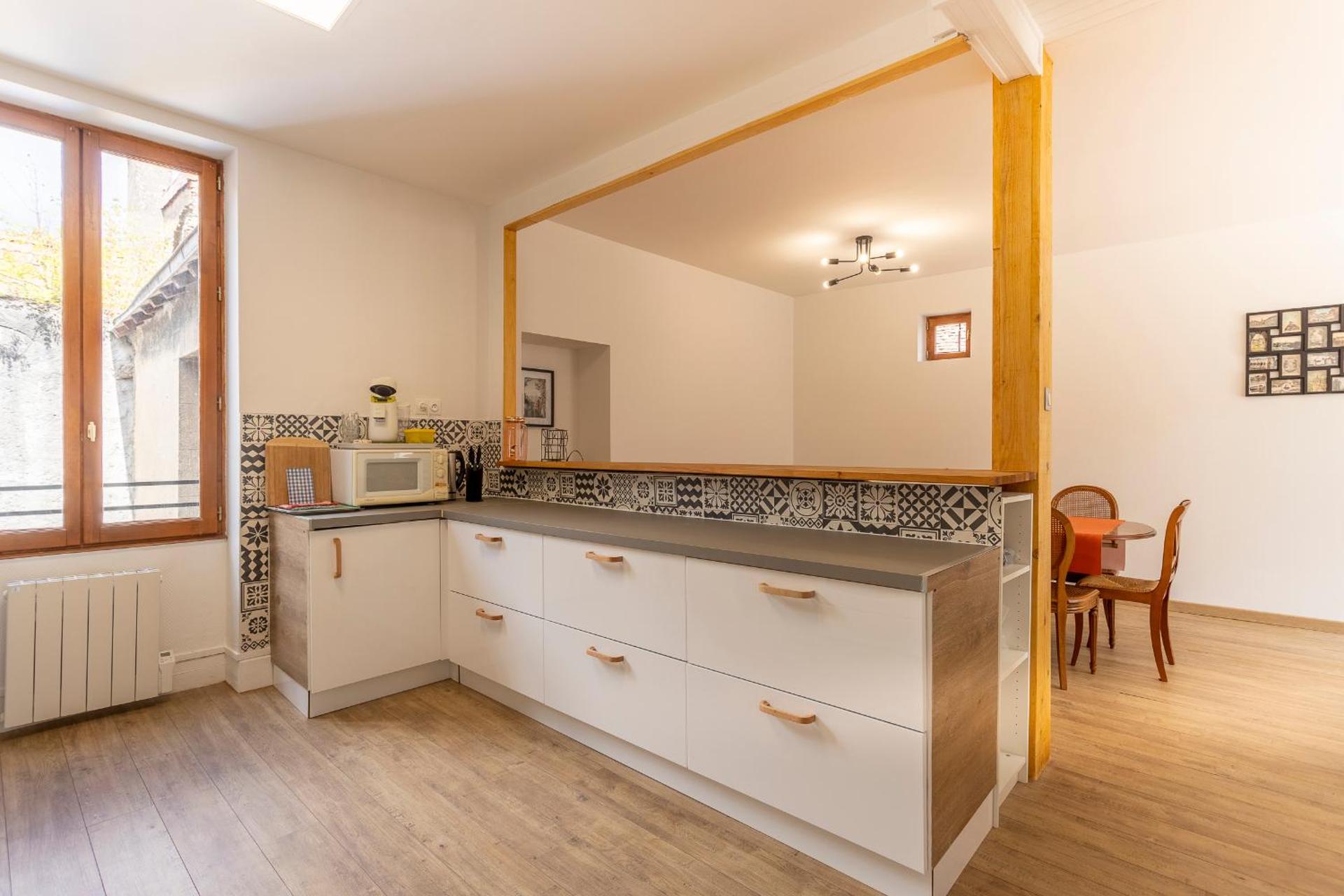 Kitchen or kitchenette