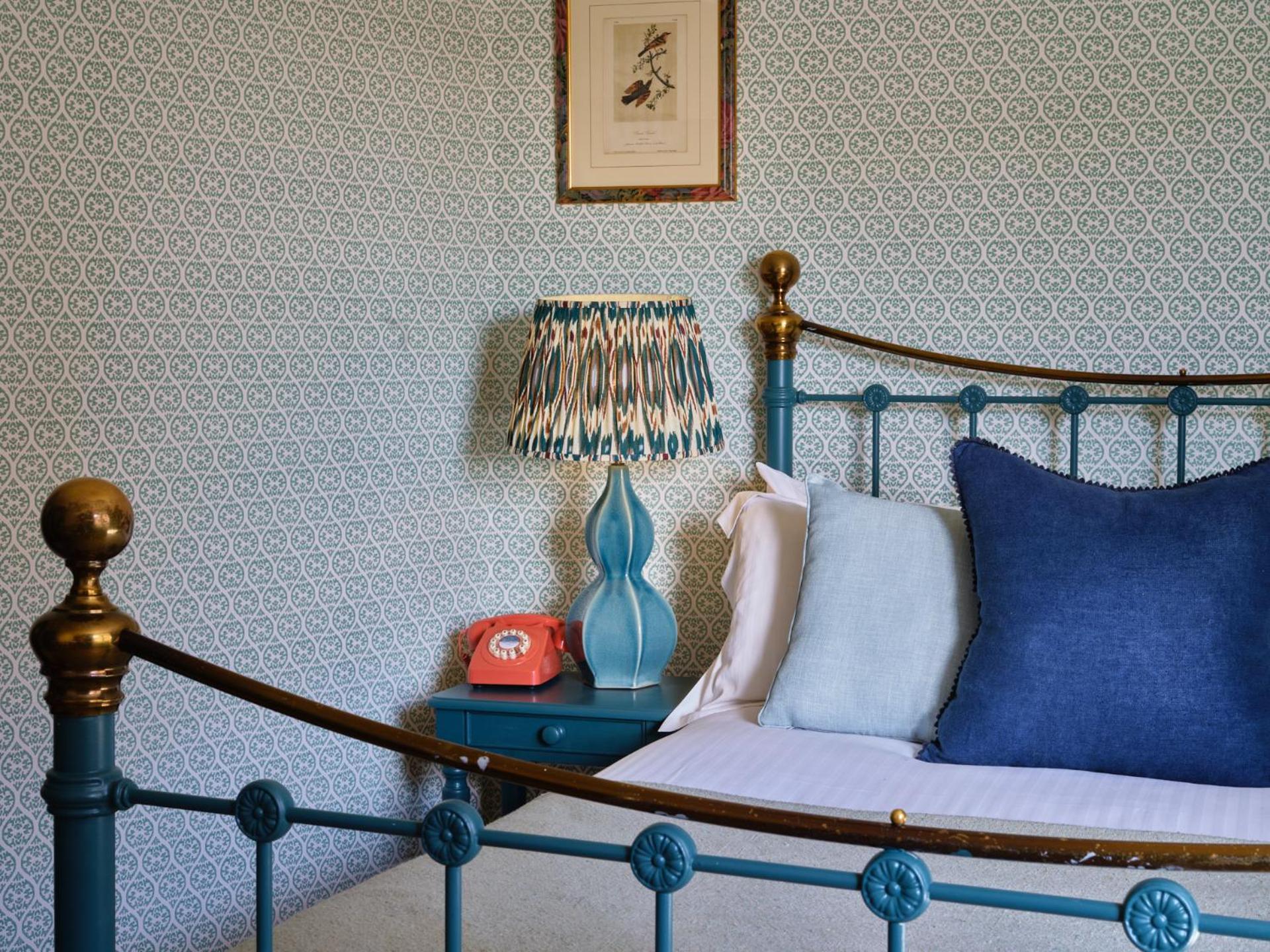 Cozy Double Room - Coach House 