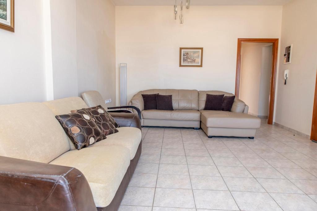 Timbaki'Theodosia'T Brothers