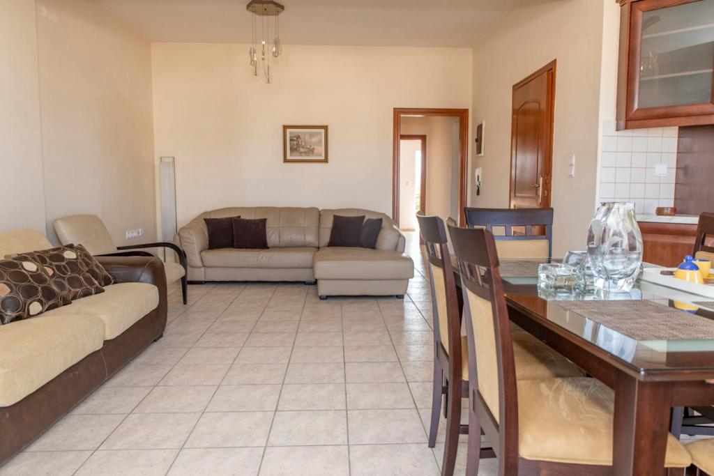 Timbaki'Theodosia'T Brothers