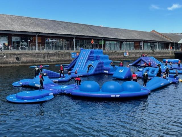 Lux Waterfront 2 bed Apt, V&A 10min walk, St Andrew's Golf 25min drive