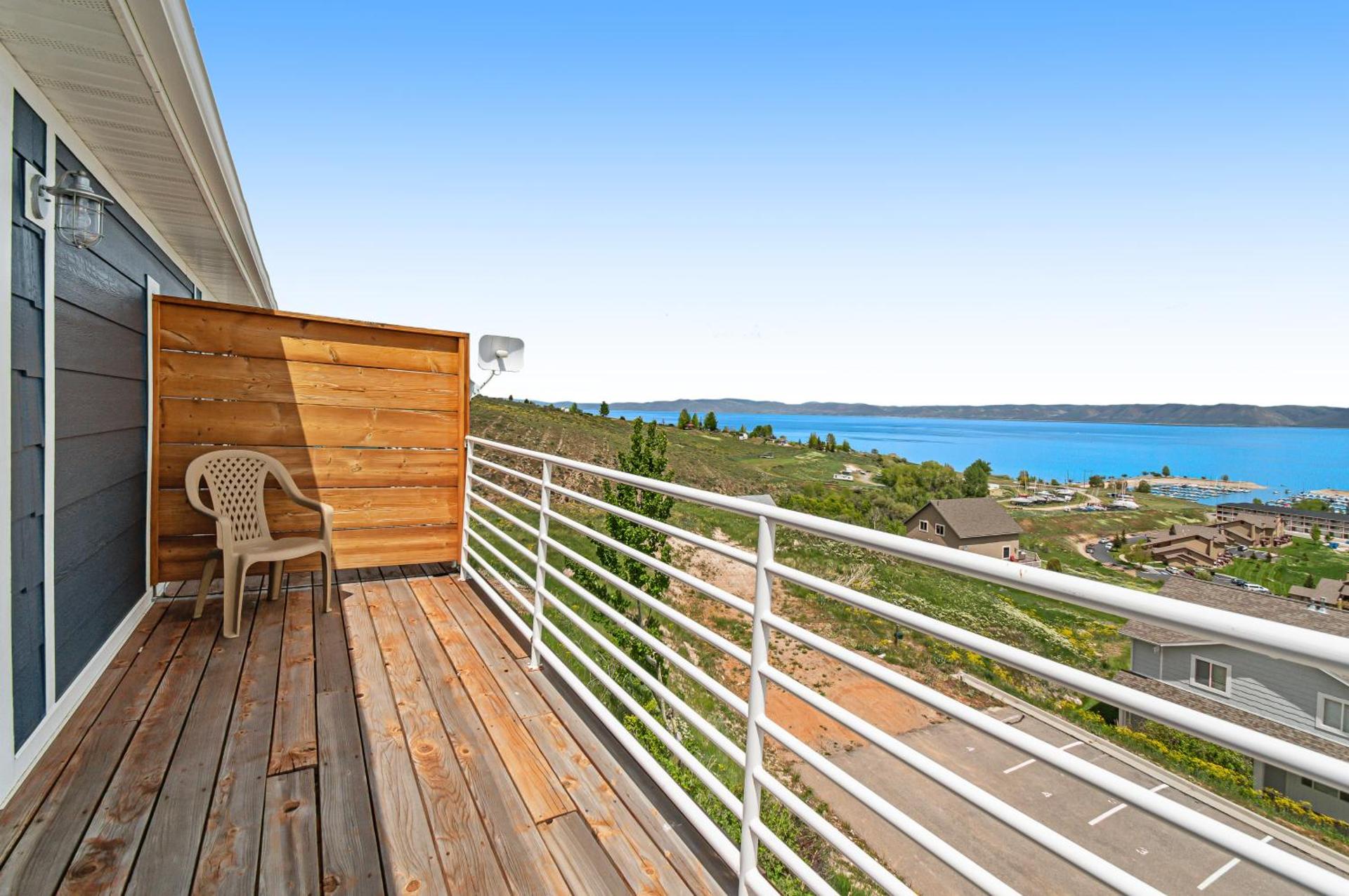 Lakeview Condo 941-1