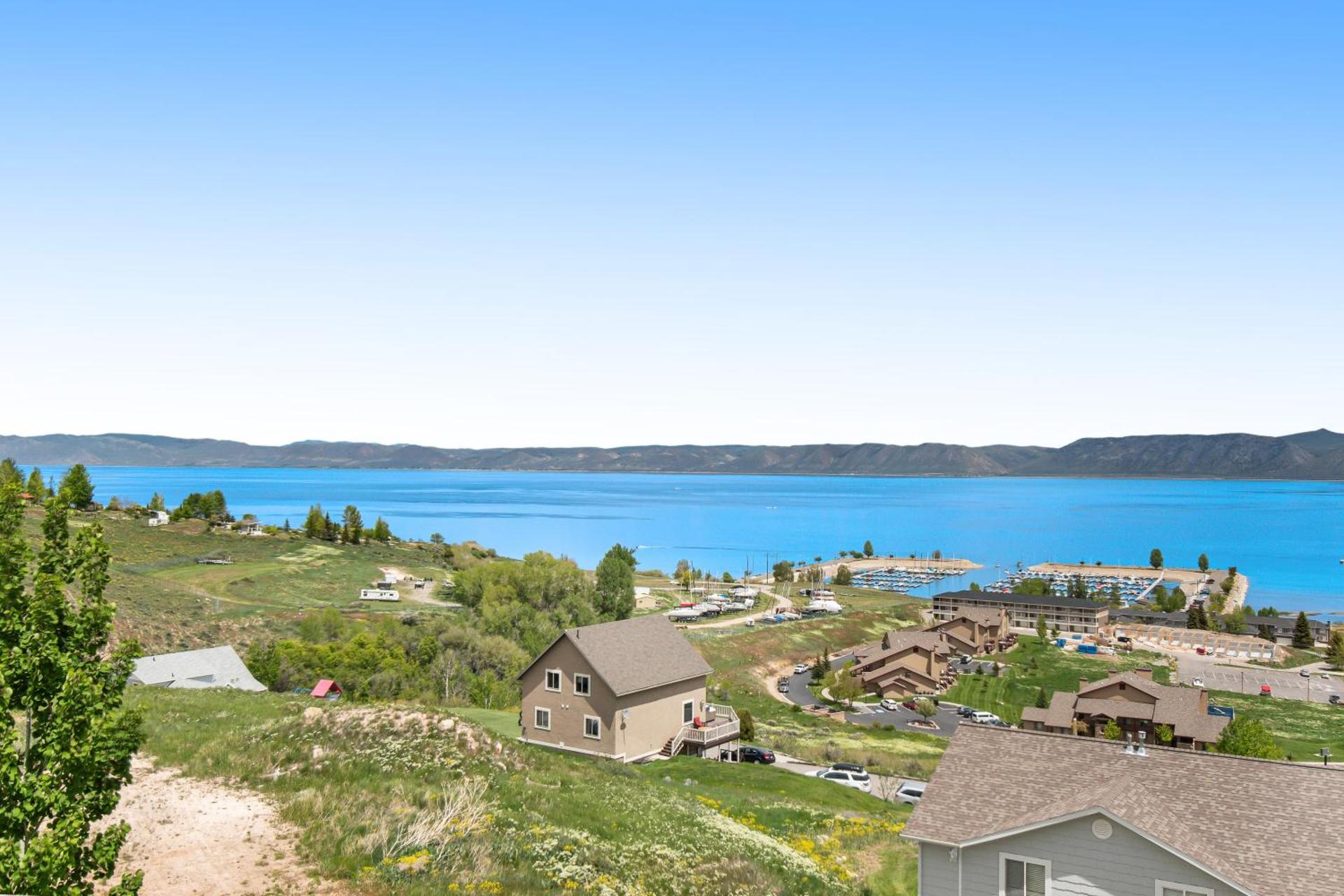 Lakeview Condo 941-1