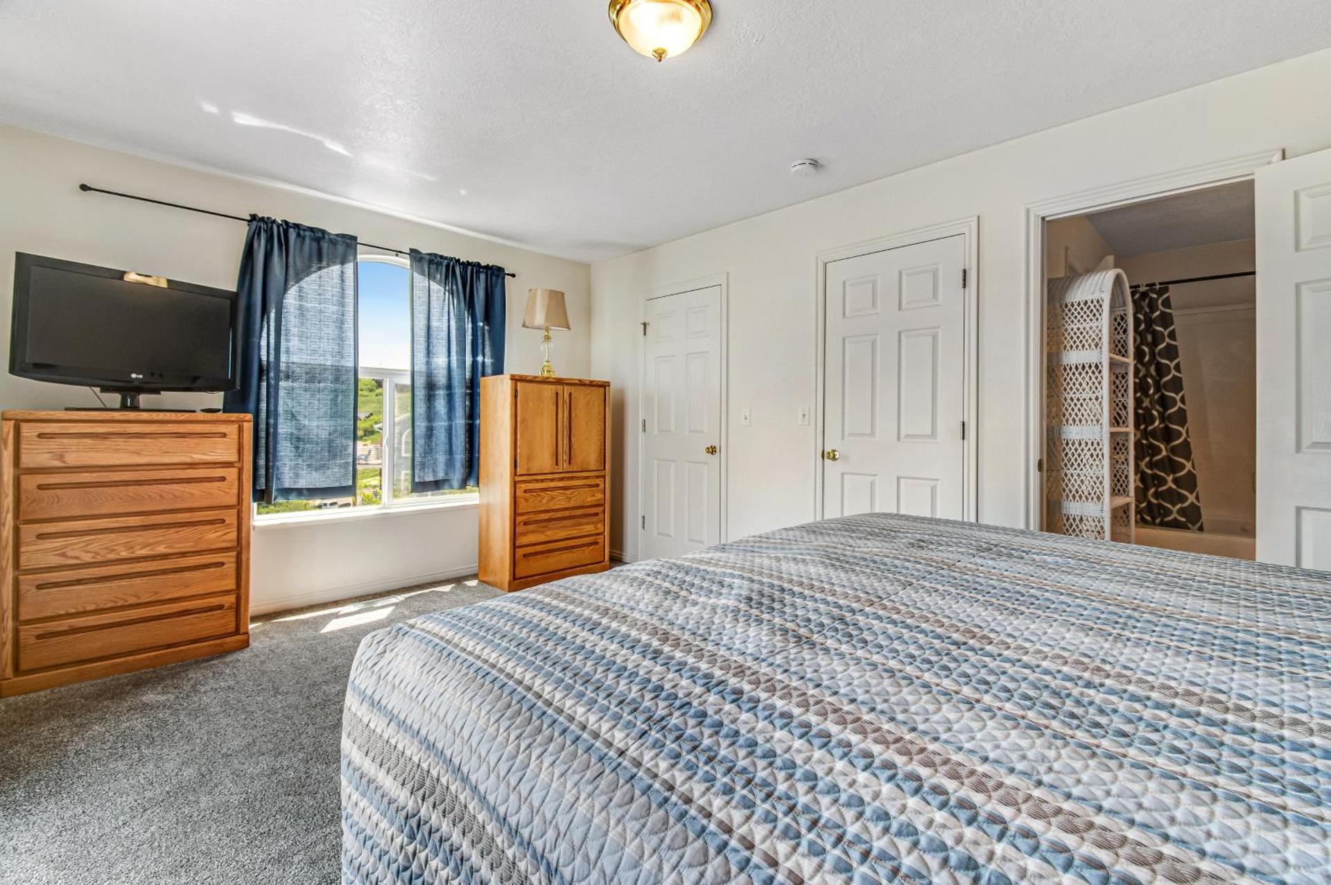 Lakeview Condo 941-1