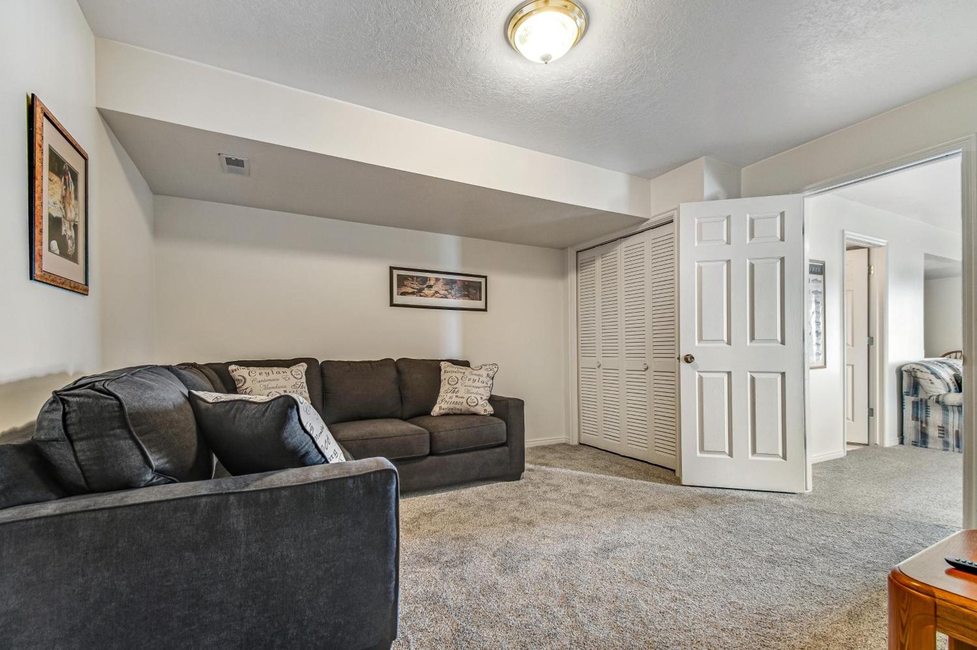 Lakeview Condo 941-1