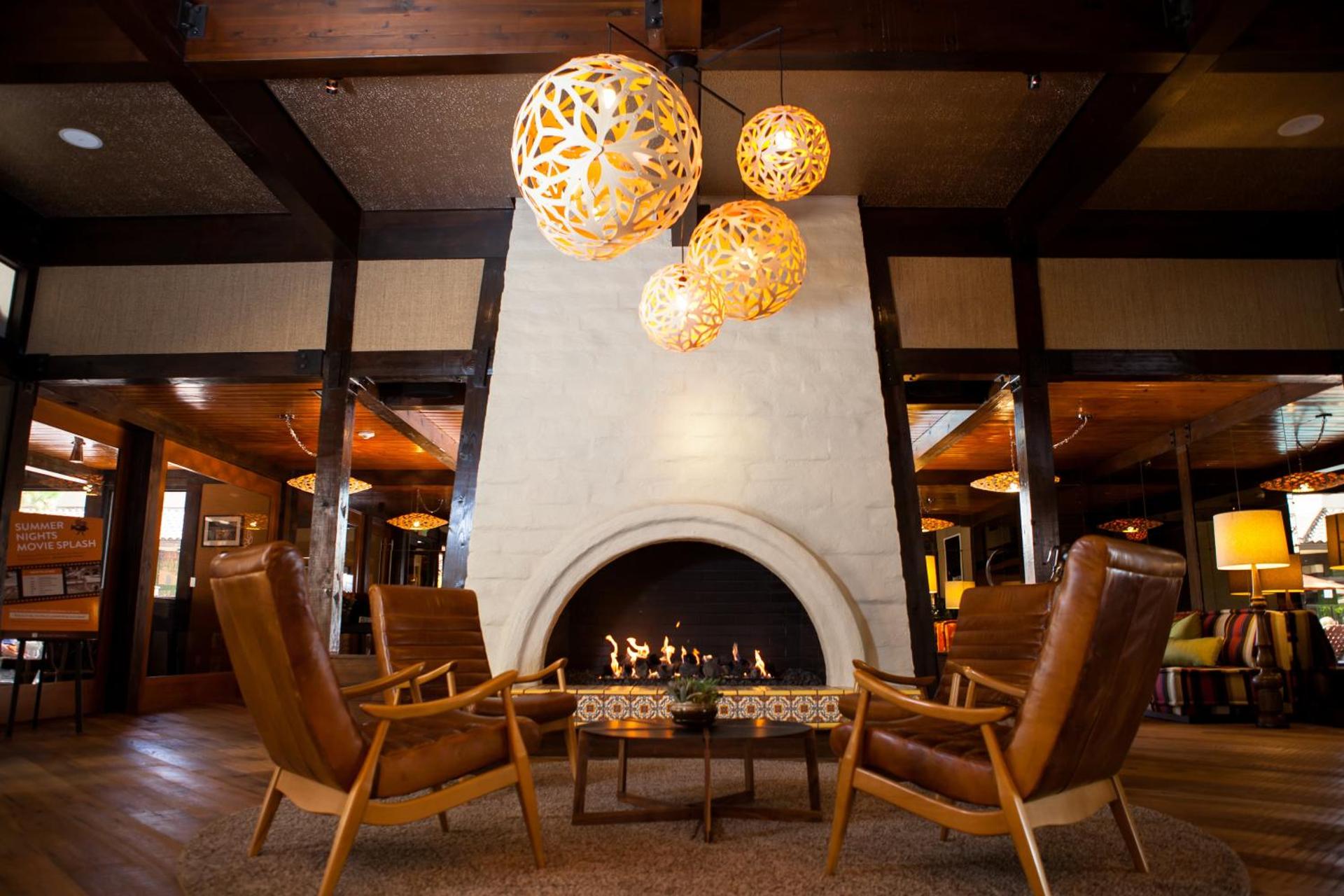 Communal lounge/ TV room