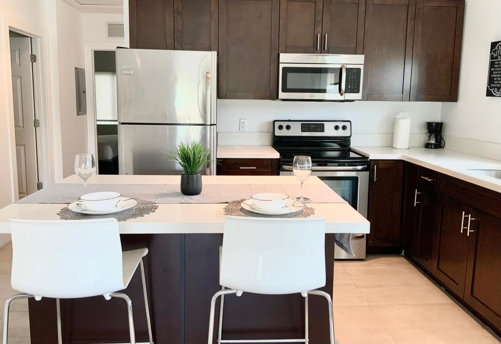 Spacious entire Apartment with Free Parking