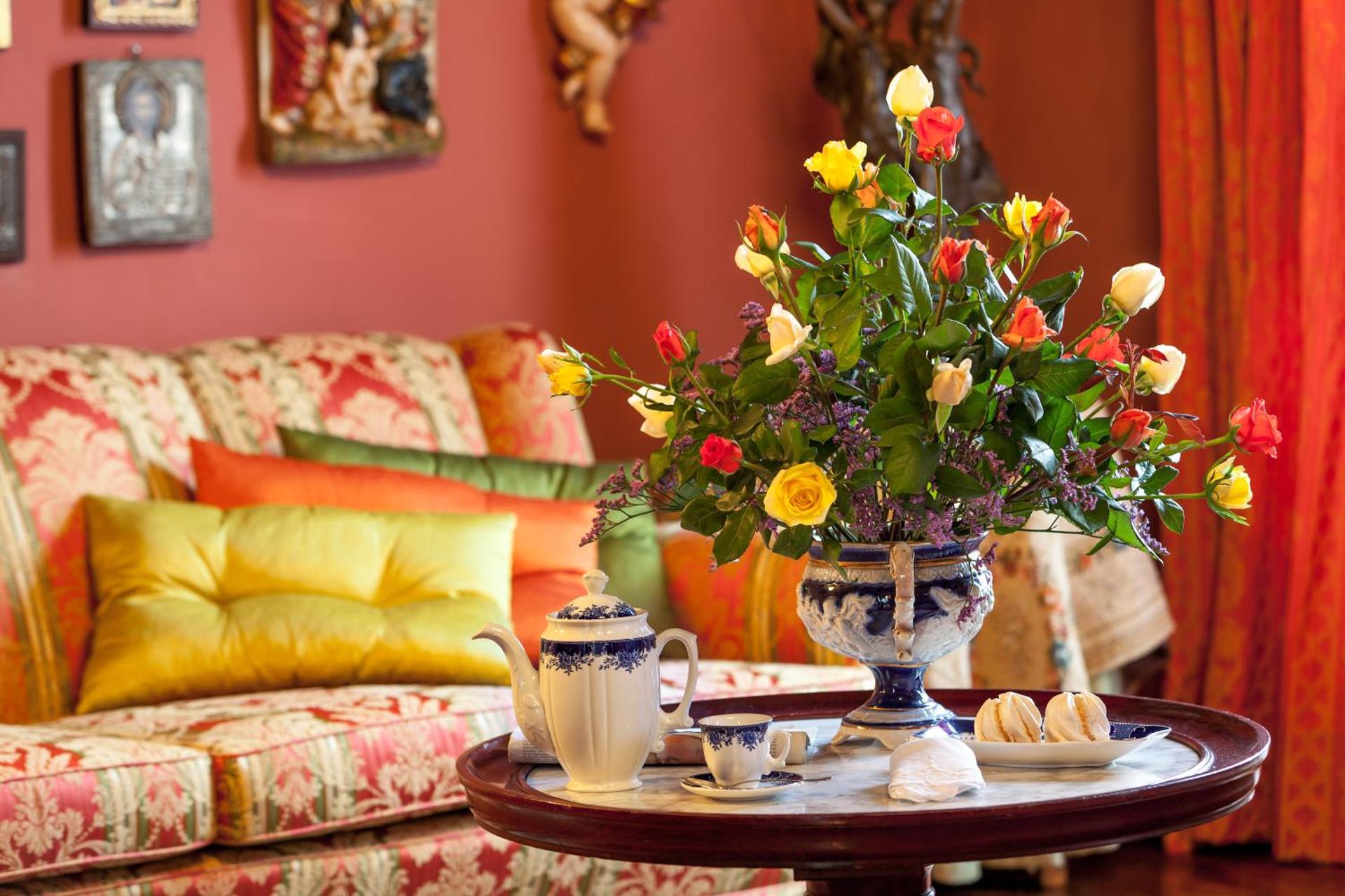 Communal lounge/ TV room