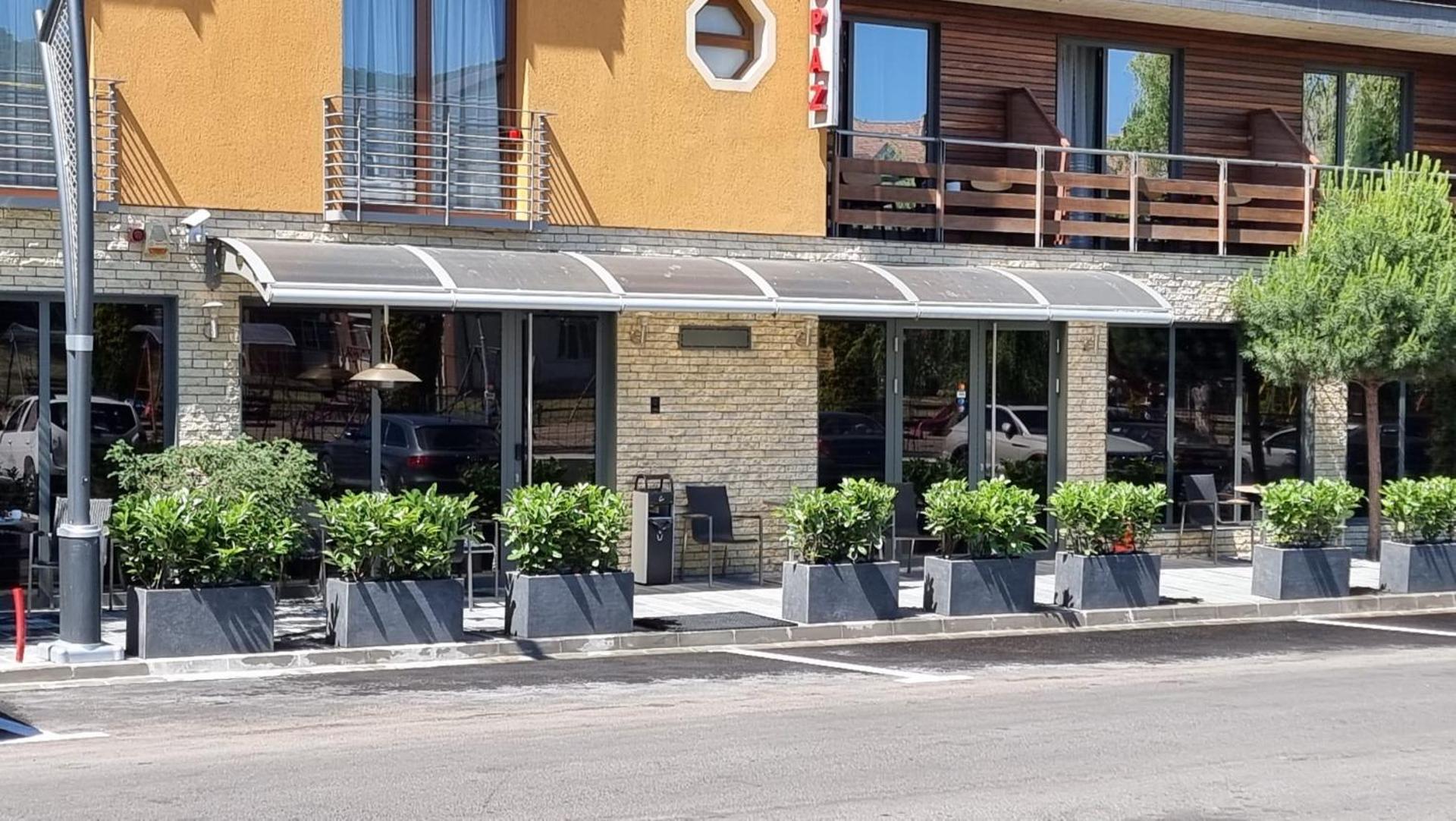 Family Suite (2 Adults + 2 Children)