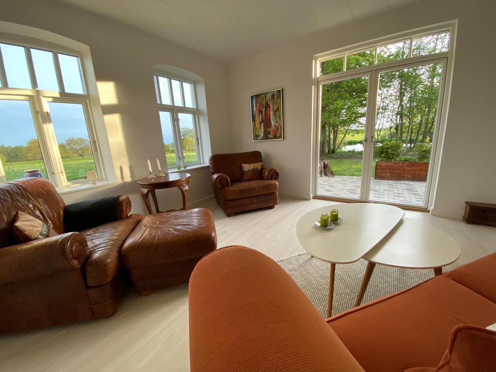 Communal lounge/ TV room