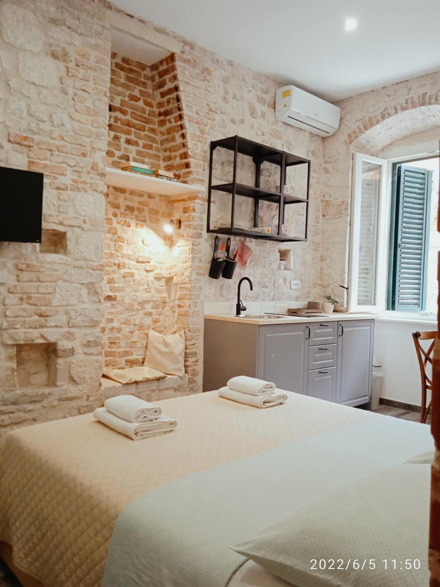 Rooms and Apartments Djanovic