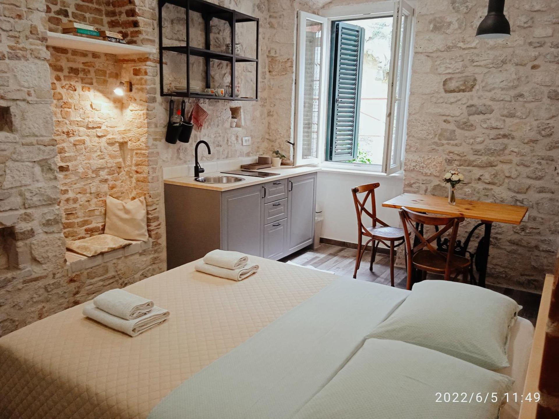 Rooms and Apartments Djanovic