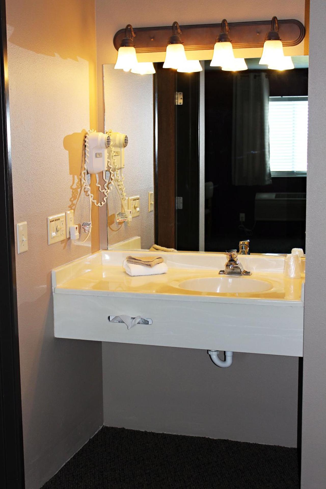 King Room - Non-Smoking