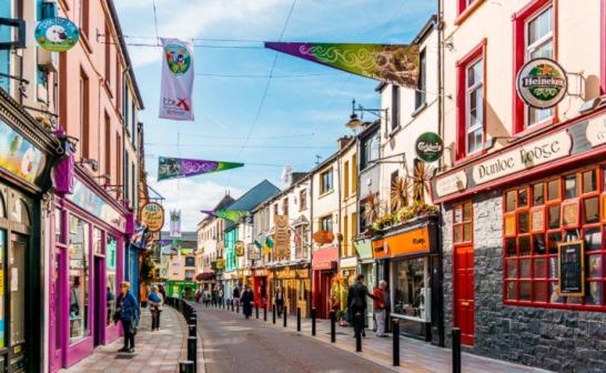 Location Location - Gorgeous 3 Bed Apartment in Killarney