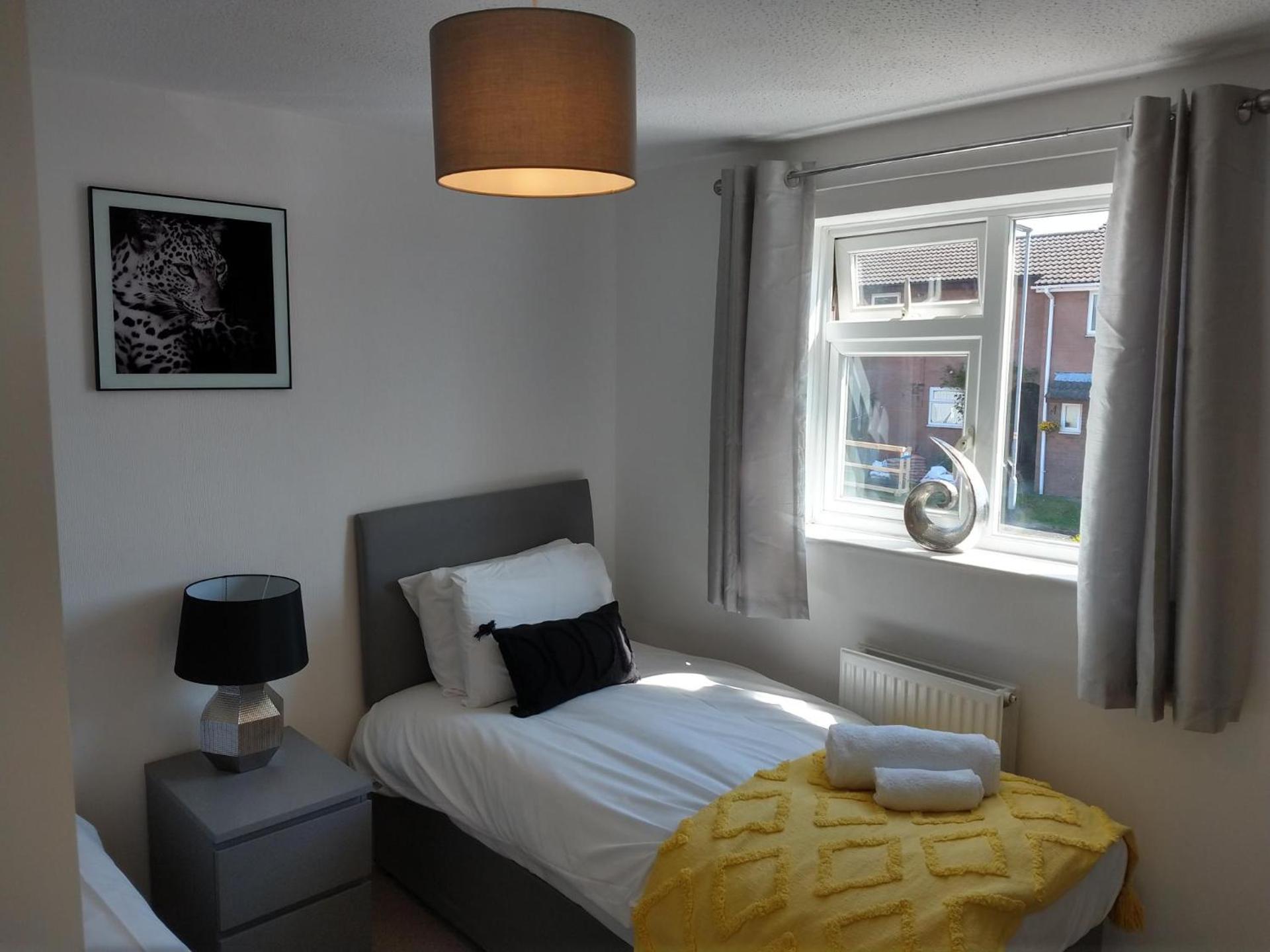 Stamford Redcot Gardens Stylish 2 bed Family town house with parking