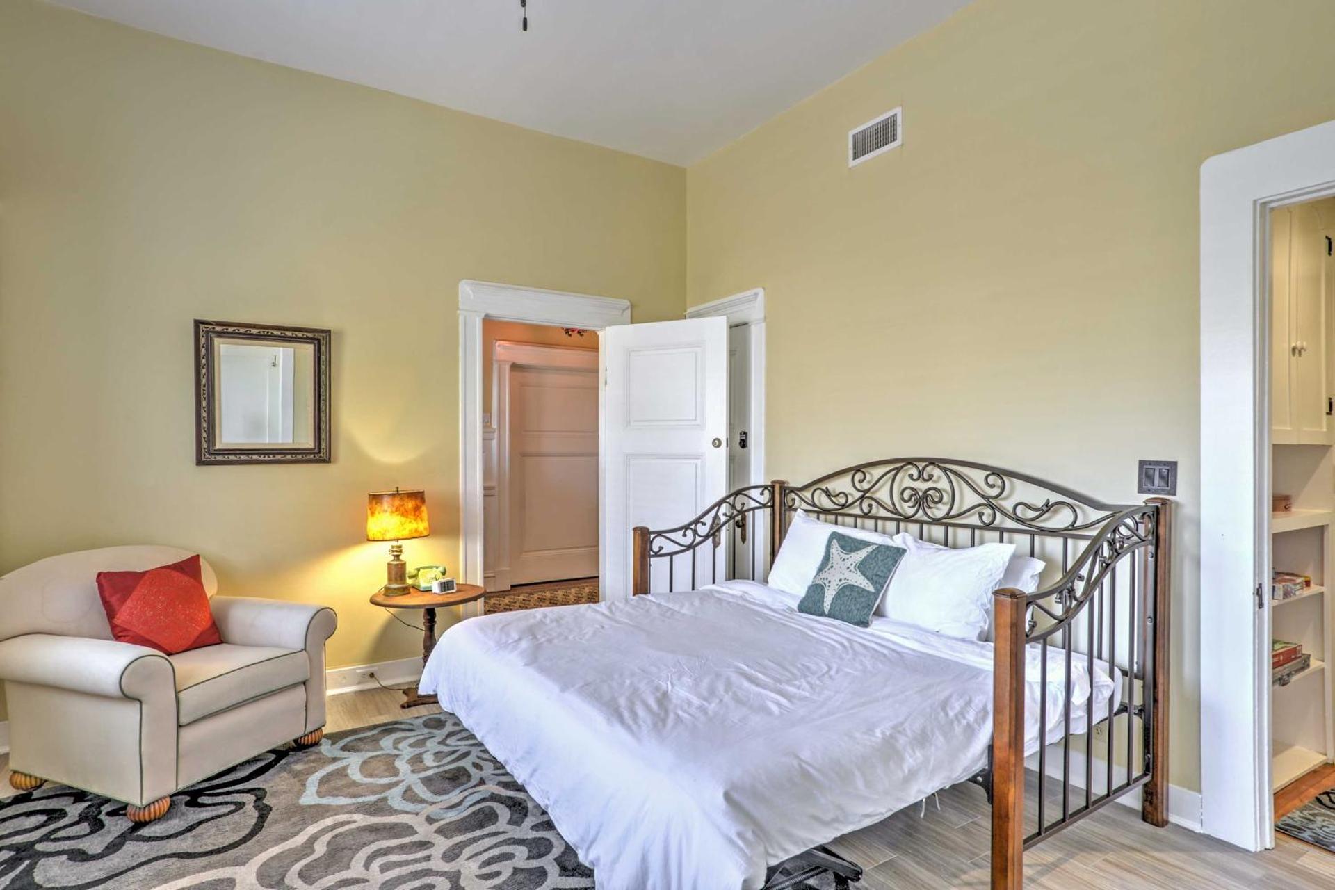 Carpinteria Apt with Hot Tub - 10 Min Walk to Beach!