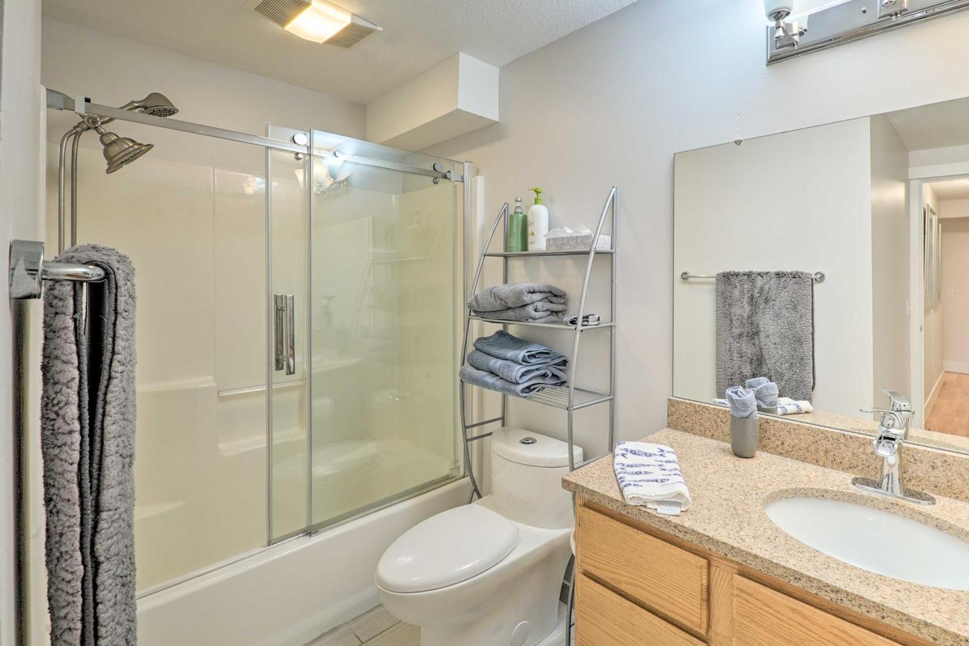 Cute Grand Haven Apartment Walk Downtown Streets!