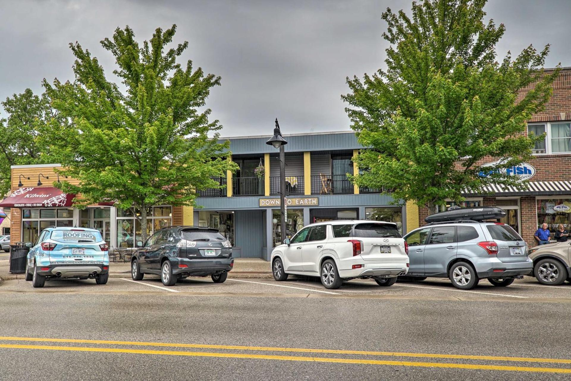 Cute Grand Haven Apartment Walk Downtown Streets!