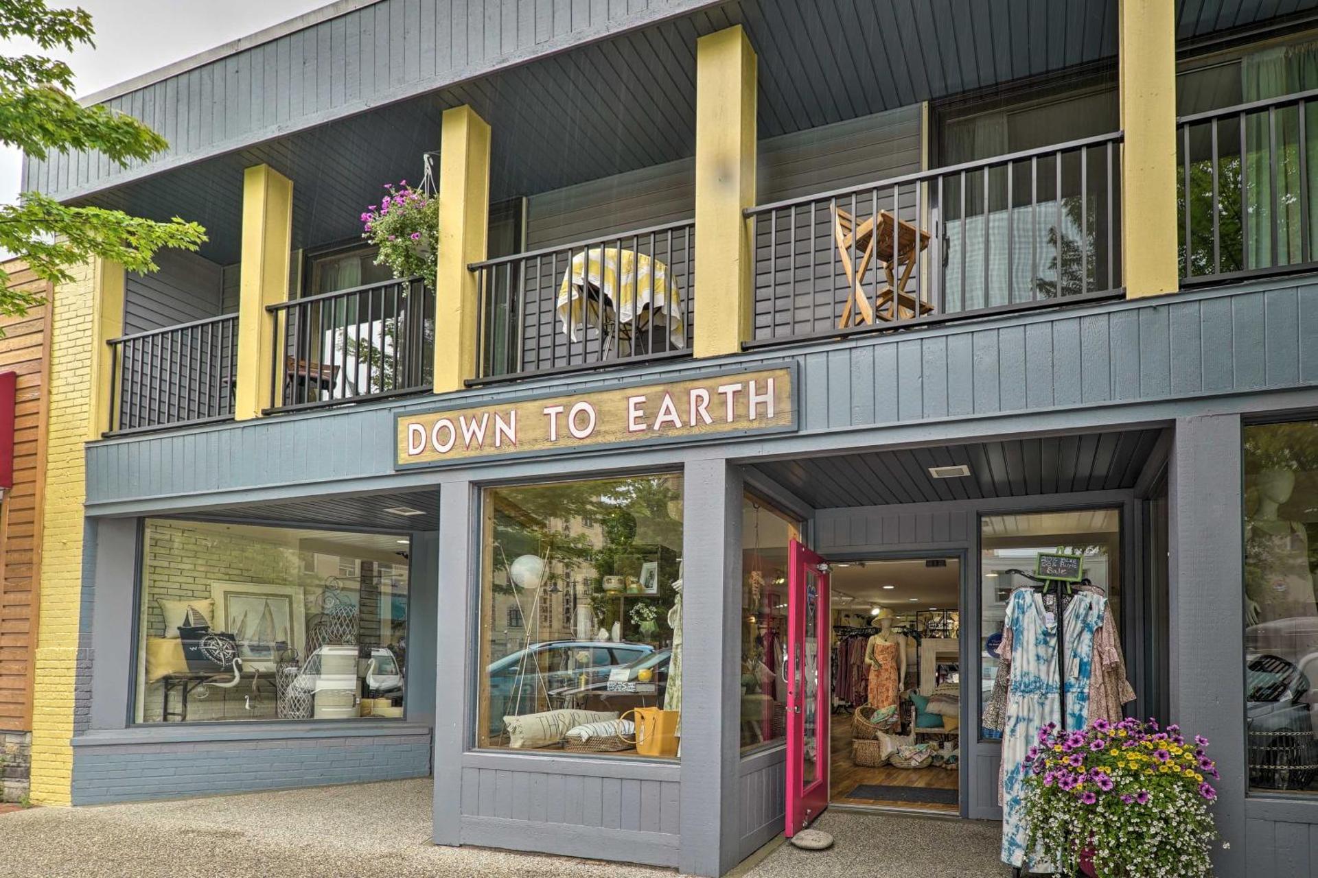 Cute Grand Haven Apartment Walk Downtown Streets!