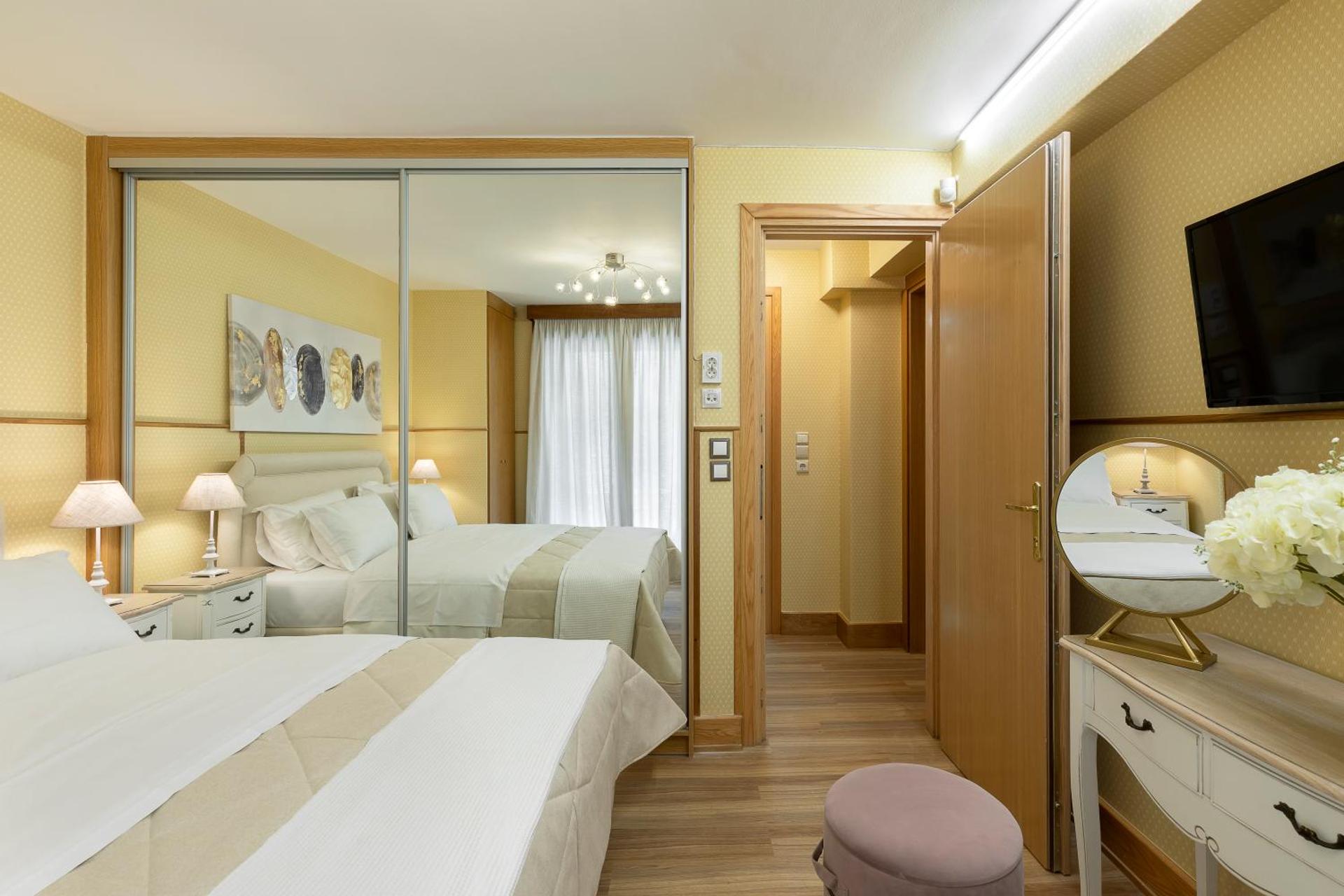 Vouliagmeni's Elegance by Acropolis Suites