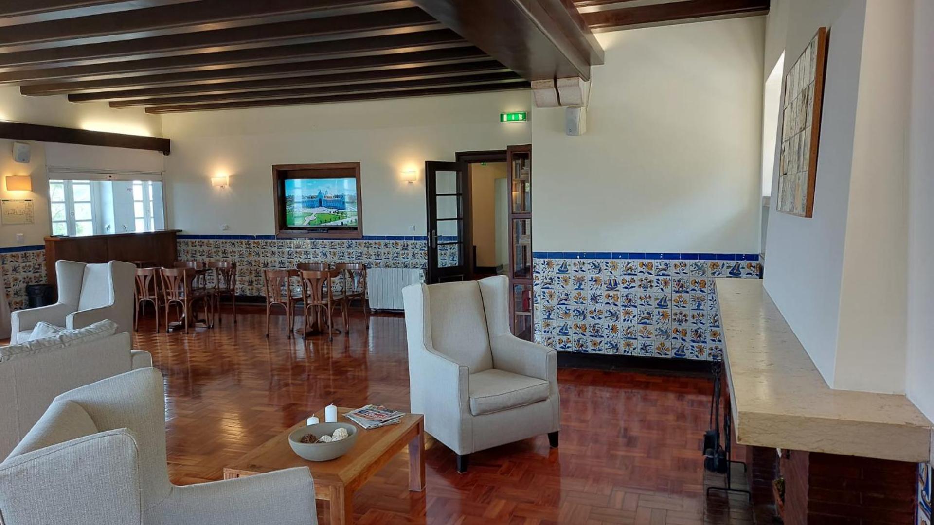 Communal lounge/ TV room