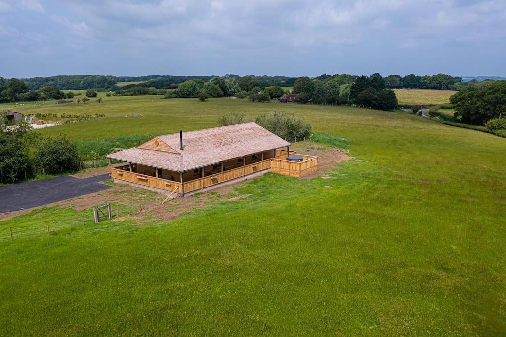 Luxury Log Cabin with a Hot Tub