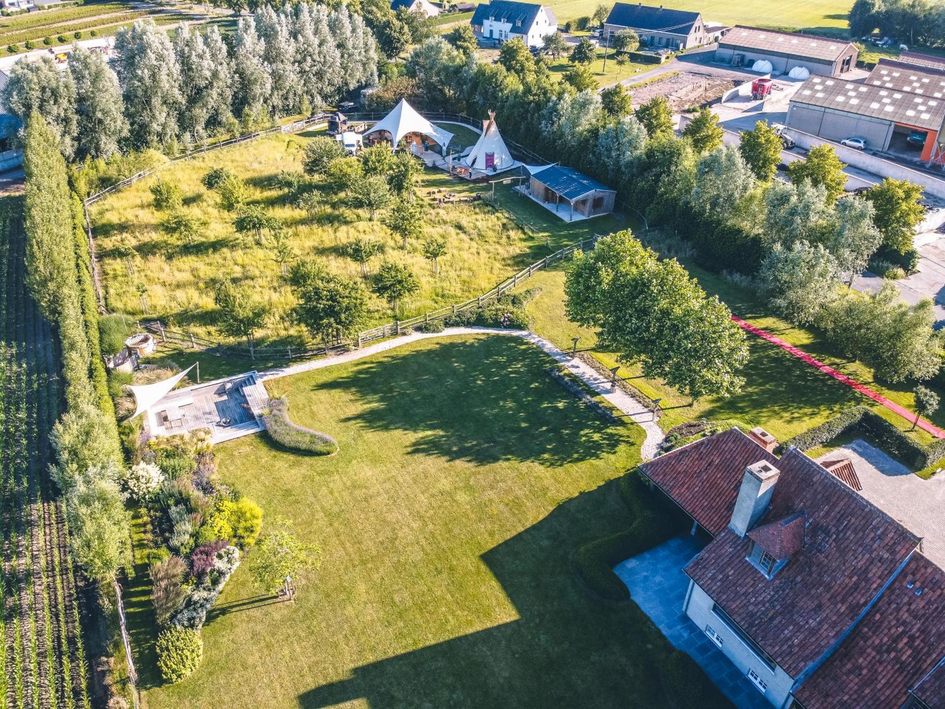 Comfort Tipi Marie, Tipi Bo Deluxe & tent Nicolaï - 'Glamping in stijl'