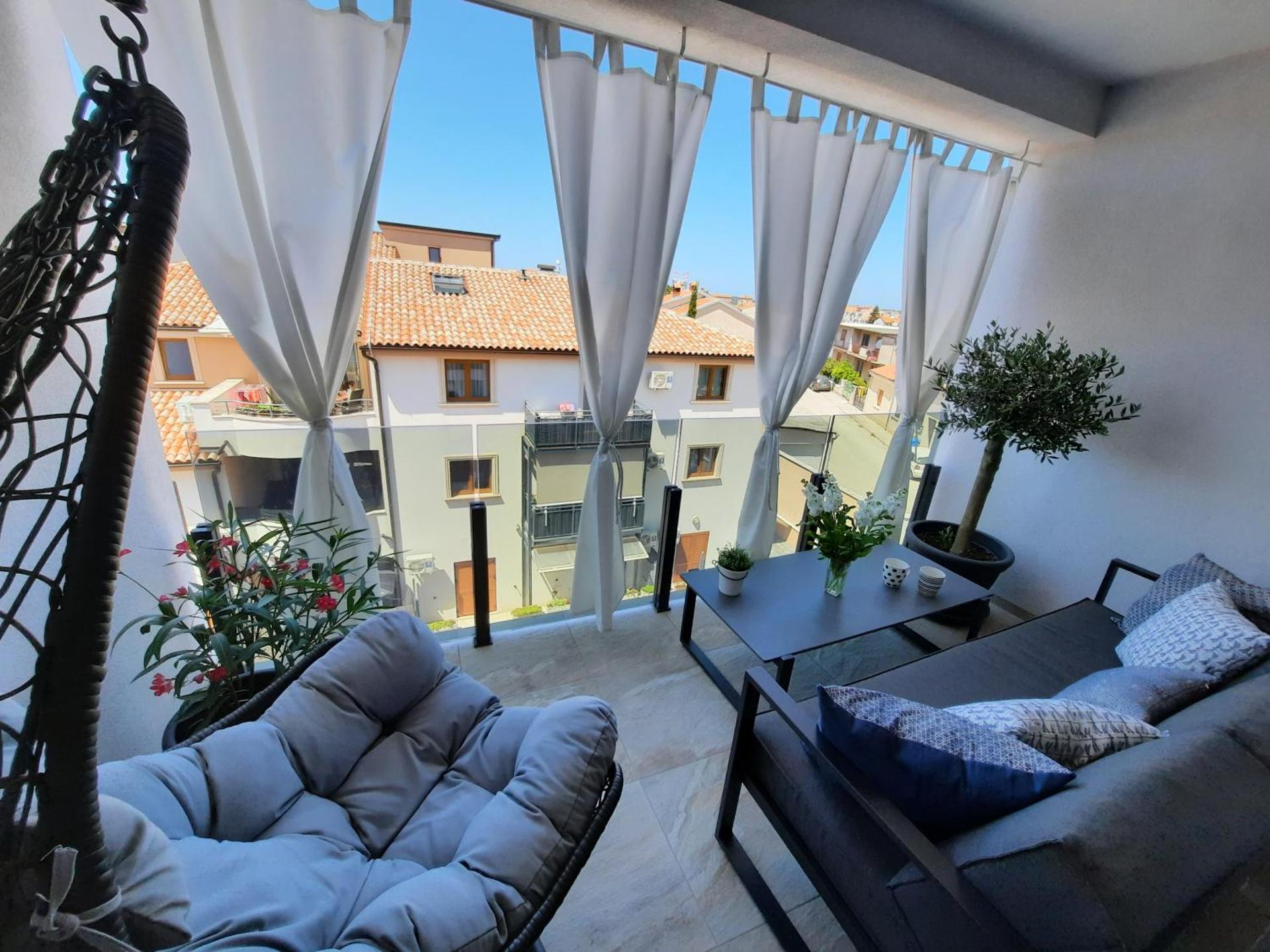 Enjoy Pula - new apt with terrace and FREE parking garage