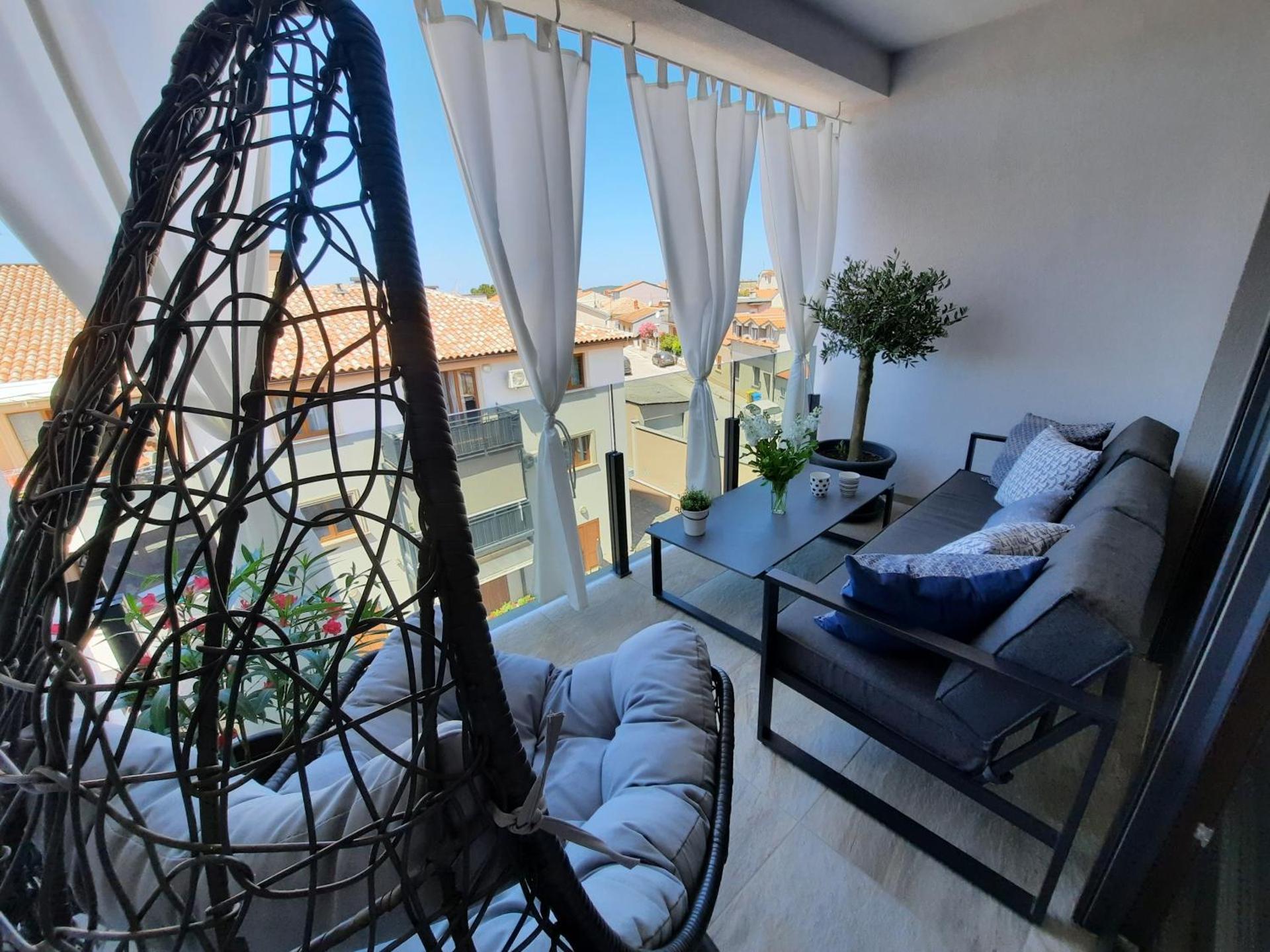 Enjoy Pula - new apt with terrace and FREE parking garage