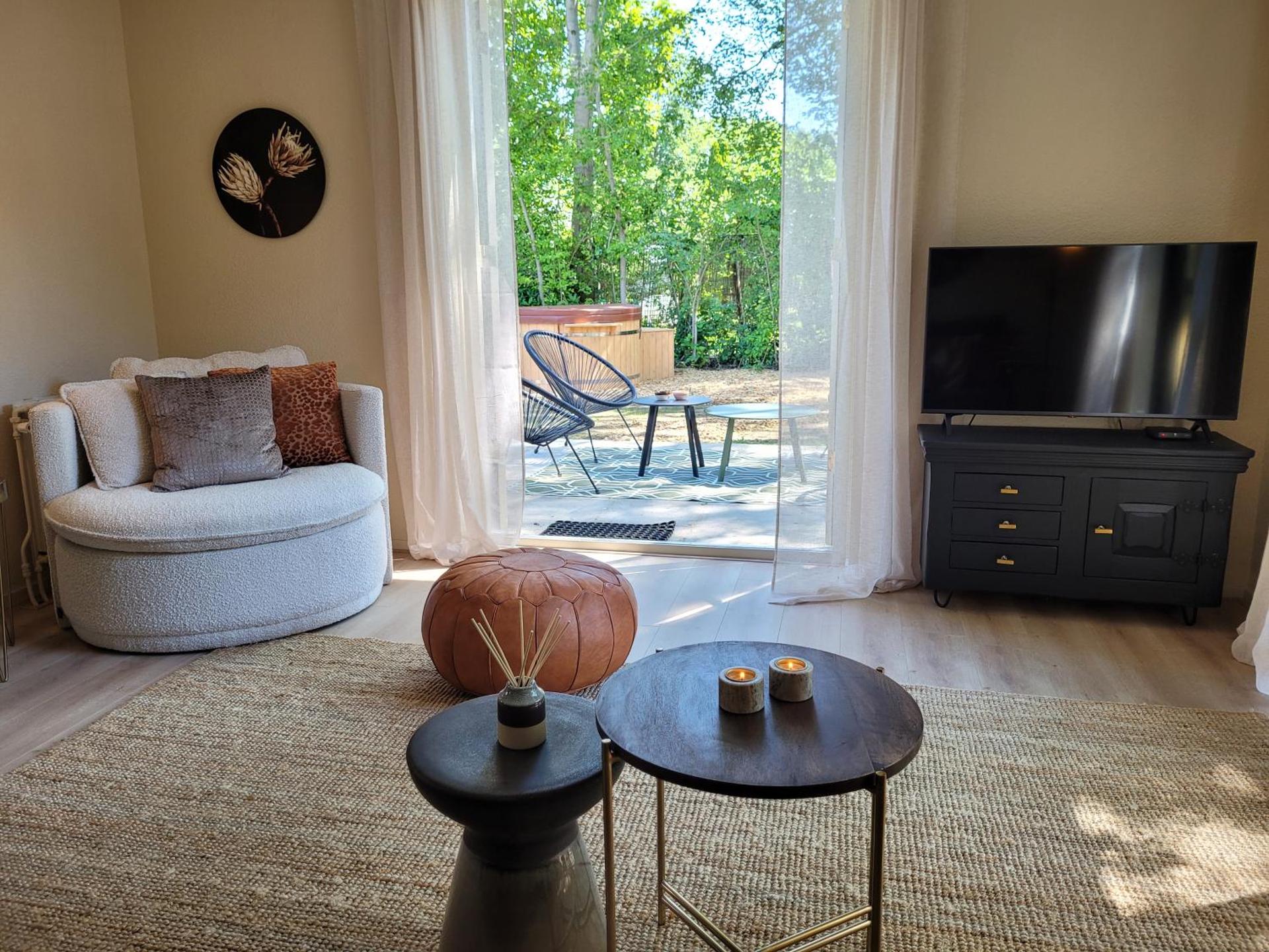 Retro Chic Wellness met hottub & sauna