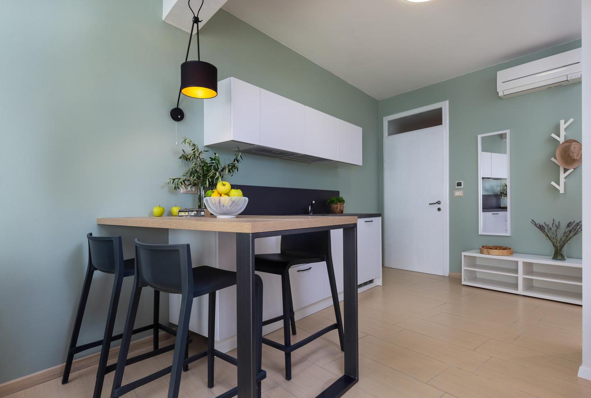 Kitchen or kitchenette